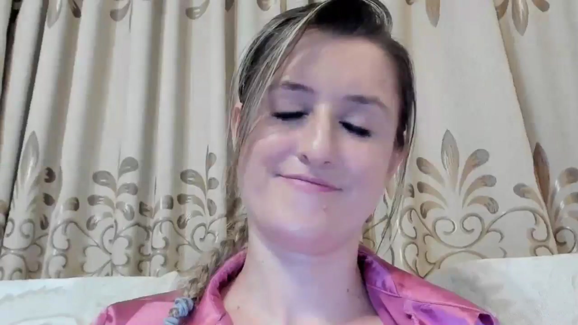 Gallery image thumbnail from BestDream's myfreecams stream on, 08/01/2024, 23:42 image 12 of 20