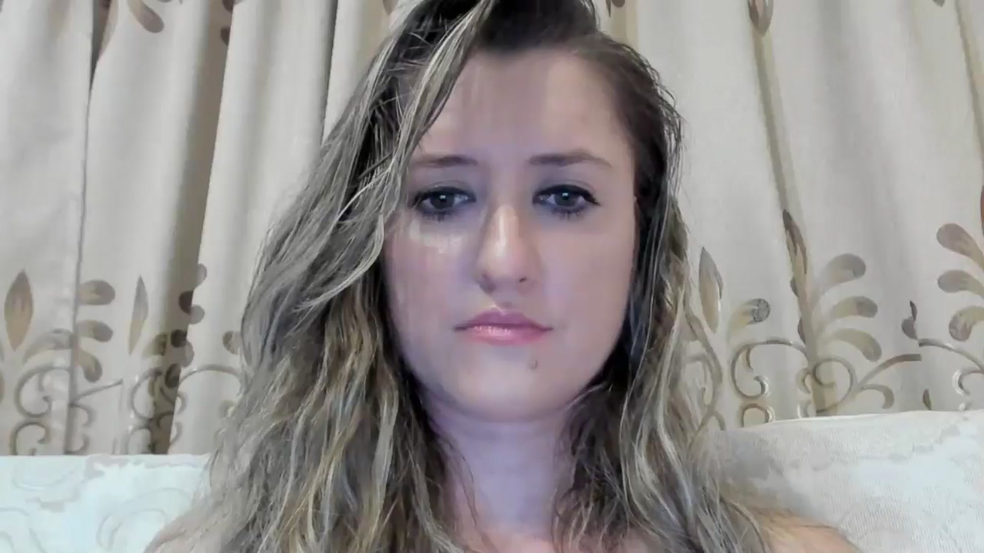 Gallery image thumbnail from BestDream's myfreecams stream on, 08/03/2024, 22:18 image 15 of 20