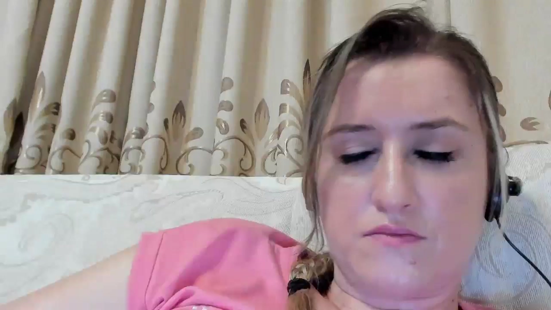 Gallery image thumbnail from BestDream's myfreecams stream on, 08/05/2024, 23:02 image 18 of 20