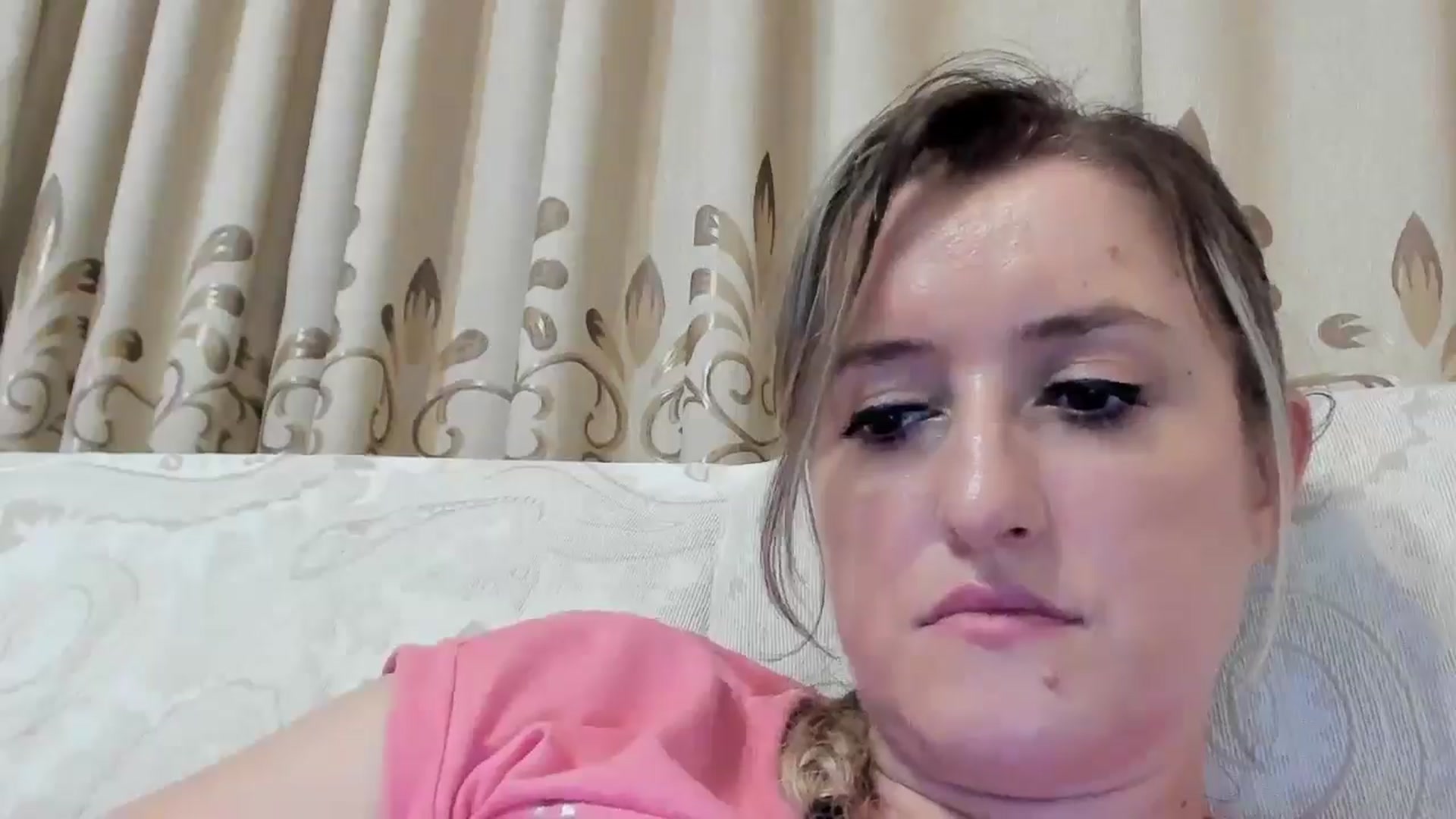 Gallery image thumbnail from BestDream's myfreecams stream on, 08/05/2024, 23:51 image 4 of 20