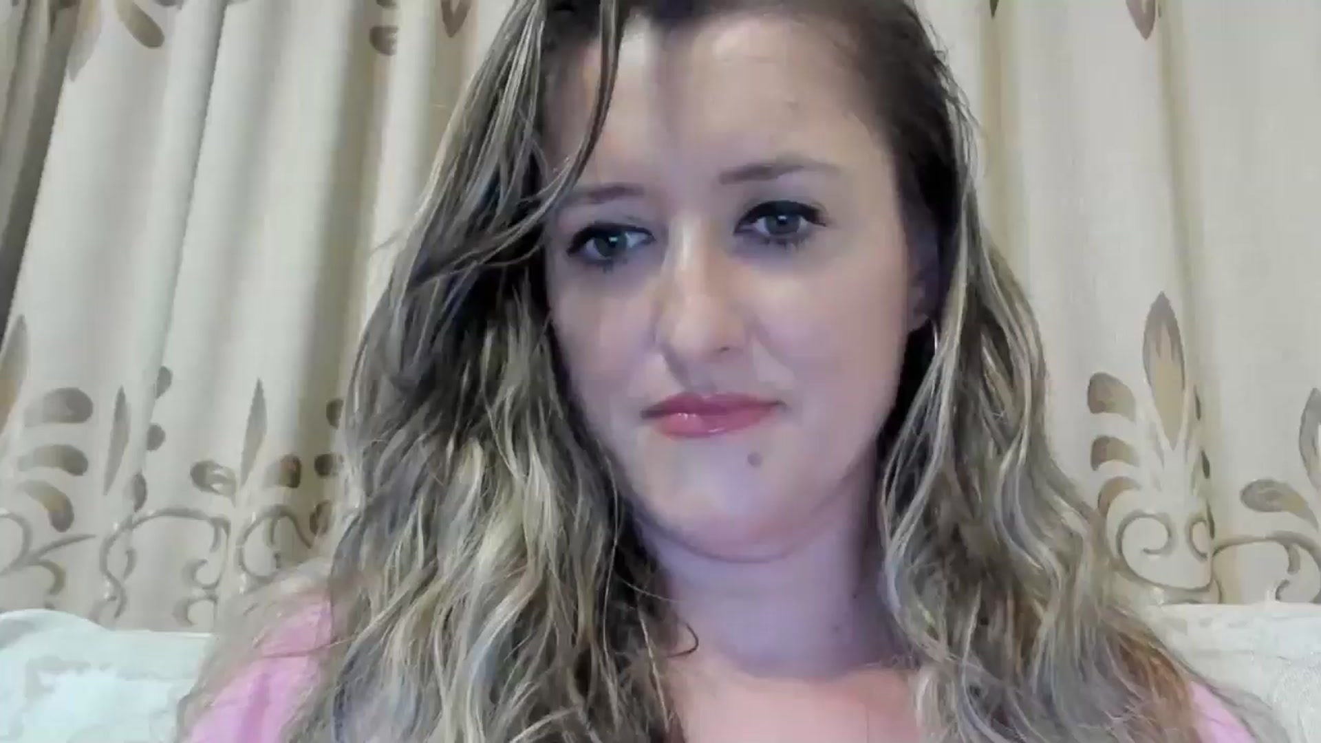 Gallery image thumbnail from BestDream's myfreecams stream on, 08/06/2024, 23:18 image 1 of 20