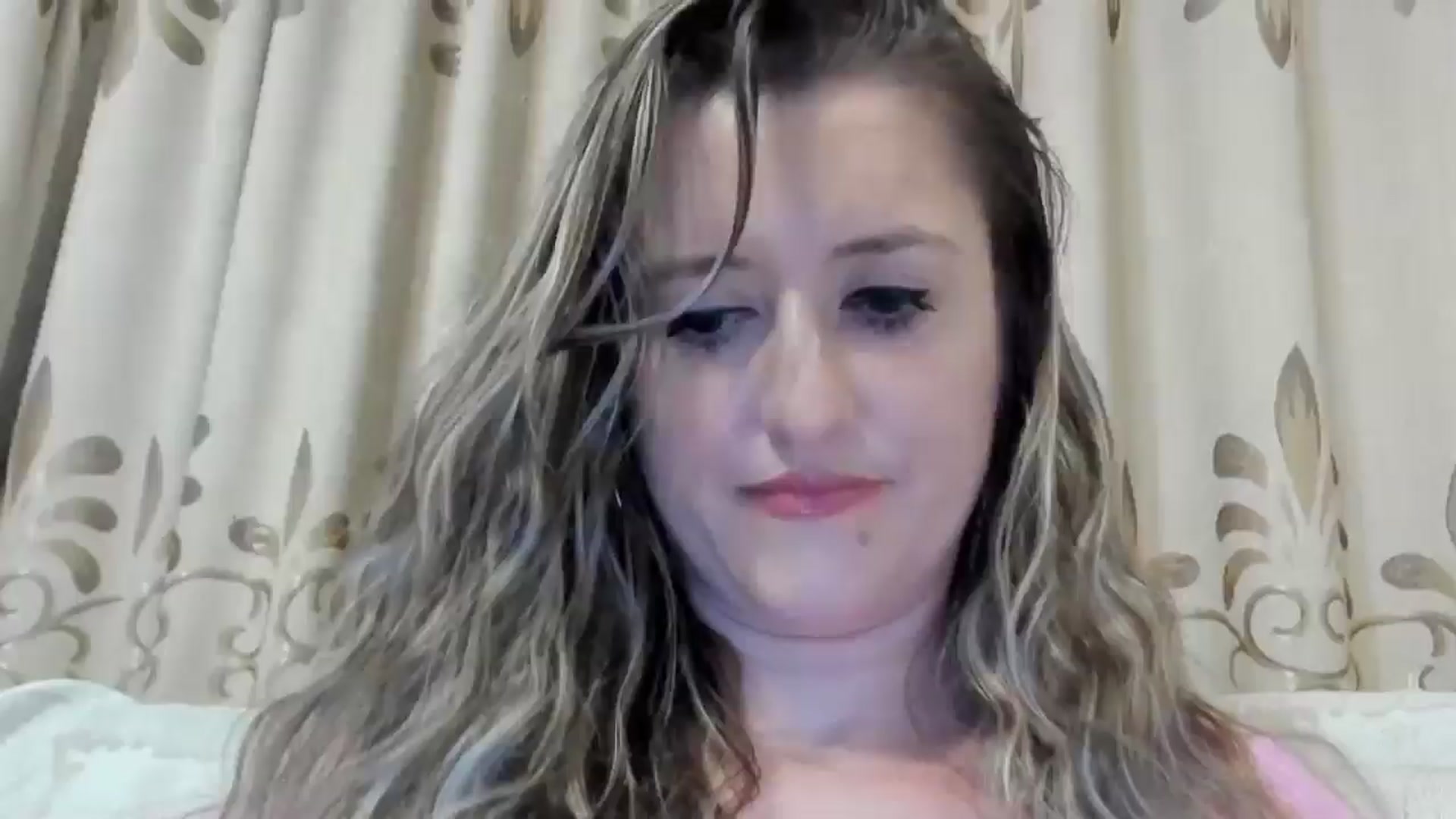 Gallery image thumbnail from BestDream's myfreecams stream on, 08/06/2024, 23:18 image 2 of 20