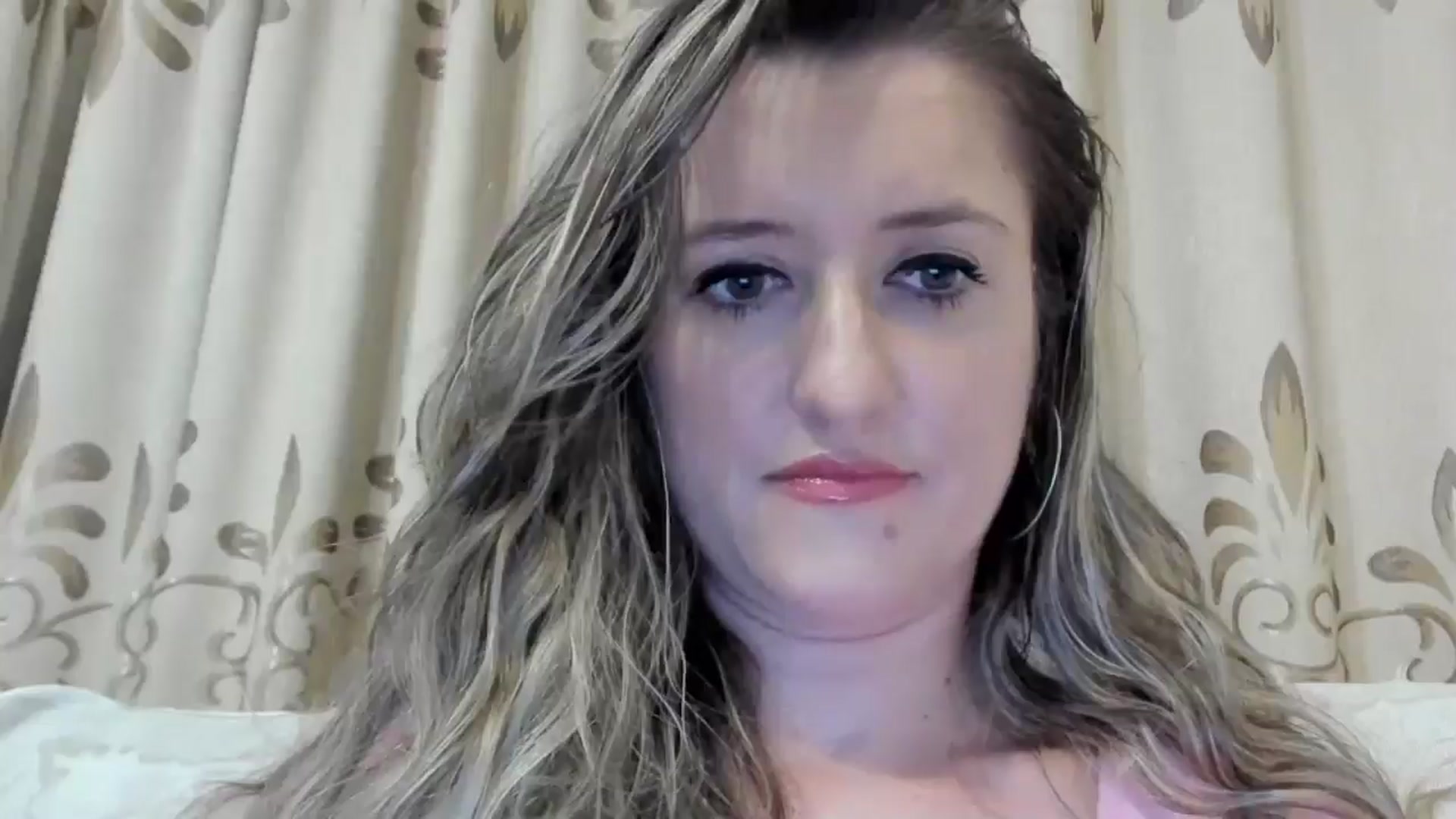 Gallery image thumbnail from BestDream's myfreecams stream on, 08/06/2024, 23:18 image 3 of 20