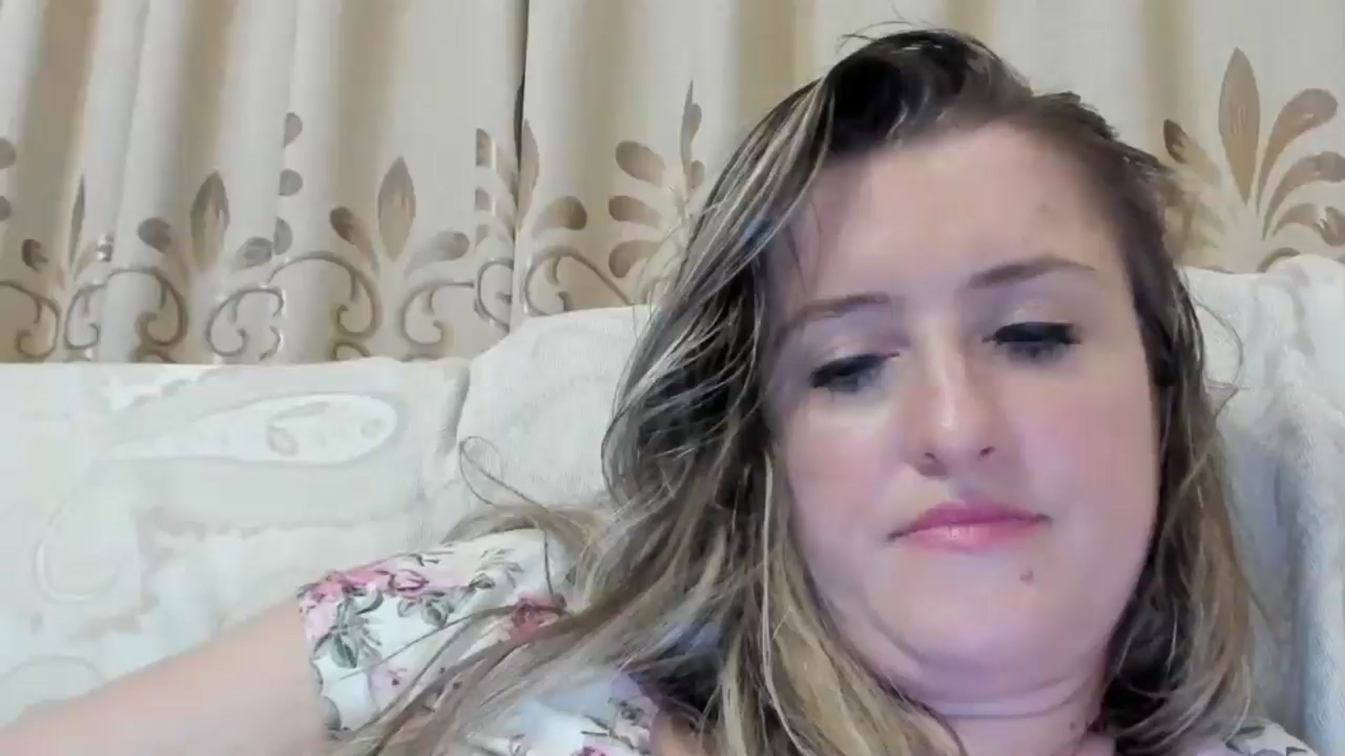 Gallery image thumbnail from BestDream's myfreecams stream on, 08/08/2024, 01:03 image 15 of 20