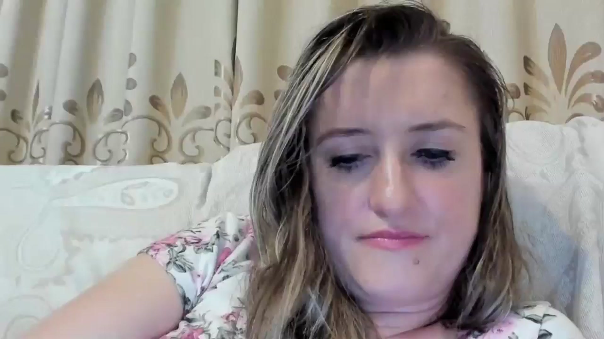 Gallery image thumbnail from BestDream's myfreecams stream on, 08/08/2024, 01:03 image 10 of 20