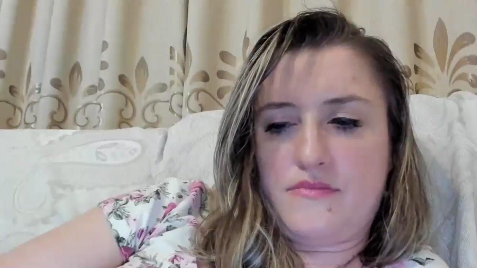 Gallery image thumbnail from BestDream's myfreecams stream on, 08/08/2024, 01:03 image 12 of 20
