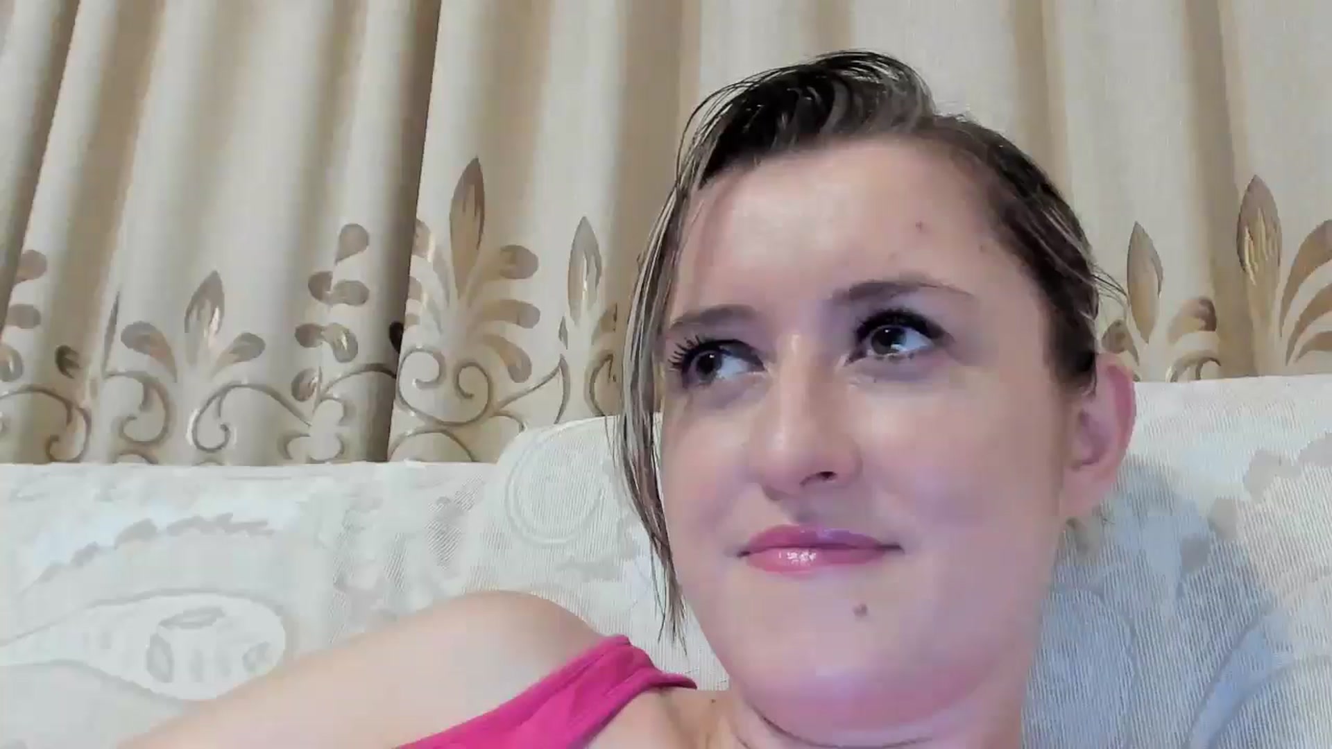 Gallery image thumbnail from BestDream's myfreecams stream on, 08/08/2024, 23:30 image 18 of 20