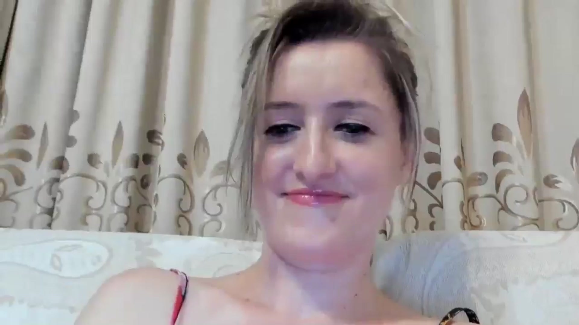 Gallery image thumbnail from BestDream's myfreecams stream on, 08/10/2024, 23:50 image 9 of 20