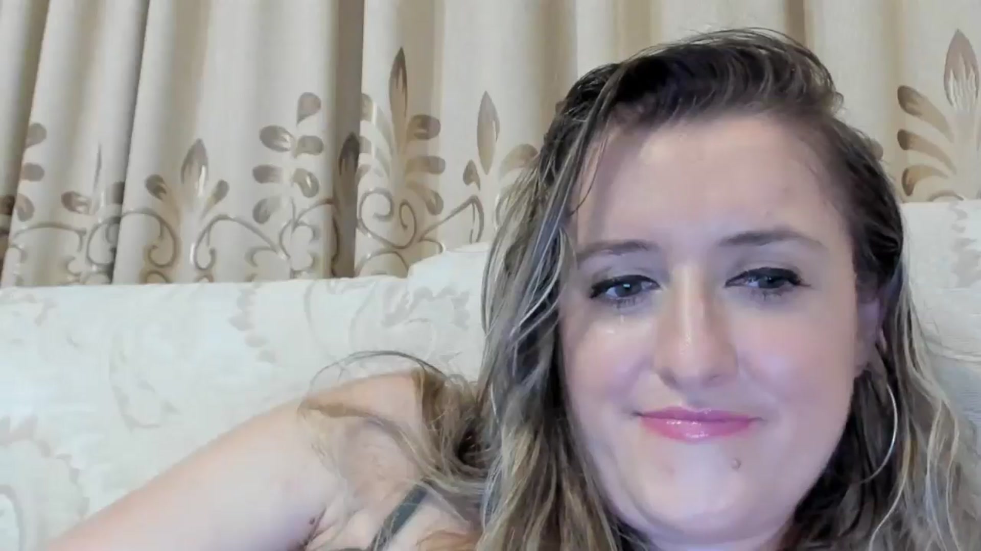 Gallery image thumbnail from BestDream's myfreecams stream on, 08/13/2024, 24:23 image 10 of 20