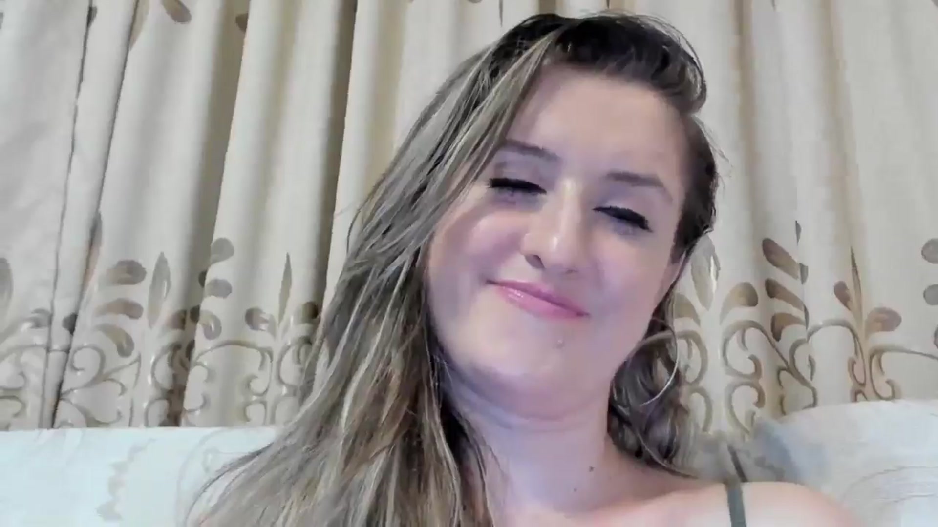 Gallery image thumbnail from BestDream's myfreecams stream on, 08/13/2024, 01:31 image 19 of 20