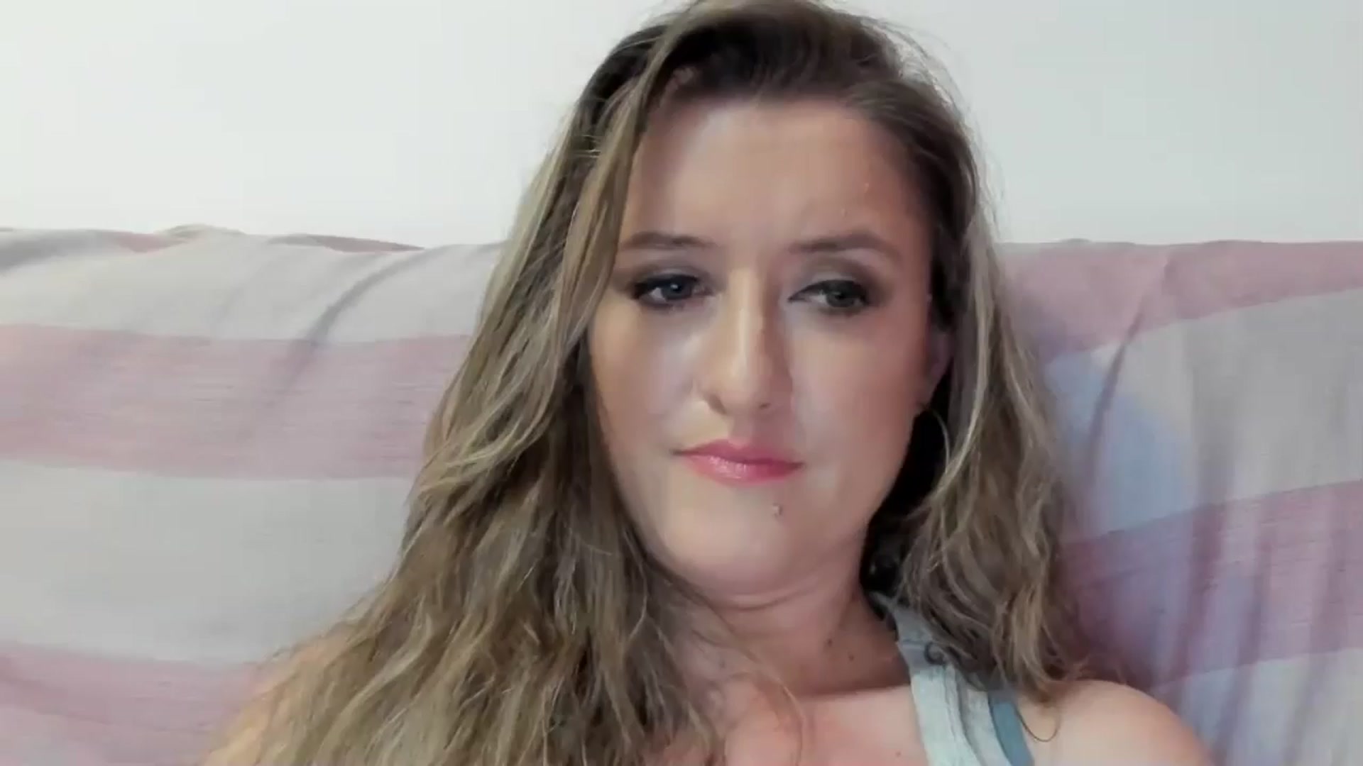 Gallery image thumbnail from BestDream's myfreecams stream on, 08/15/2024, 24:01 image 17 of 20