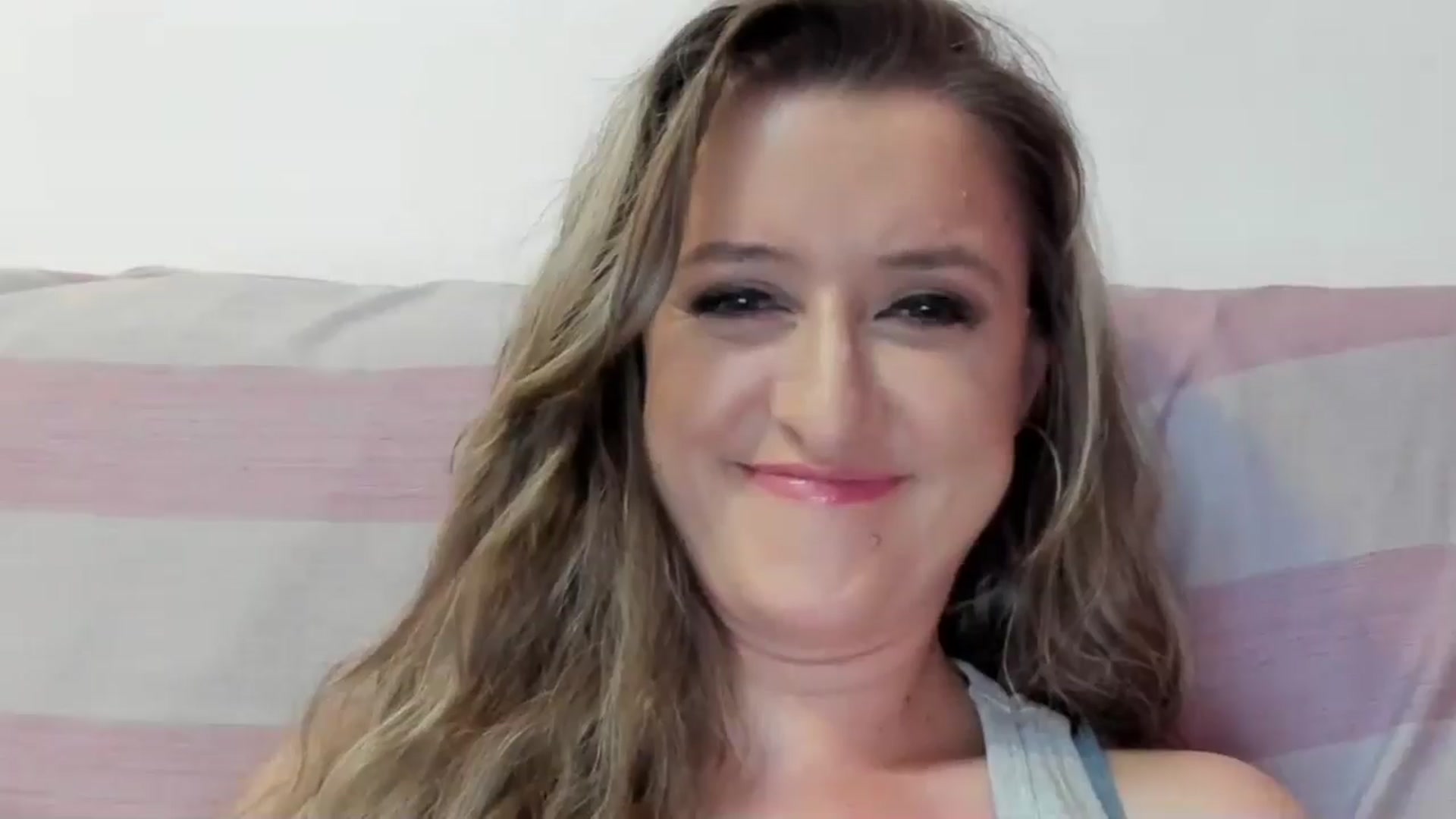 Gallery image thumbnail from BestDream's myfreecams stream on, 08/15/2024, 24:01 image 7 of 20