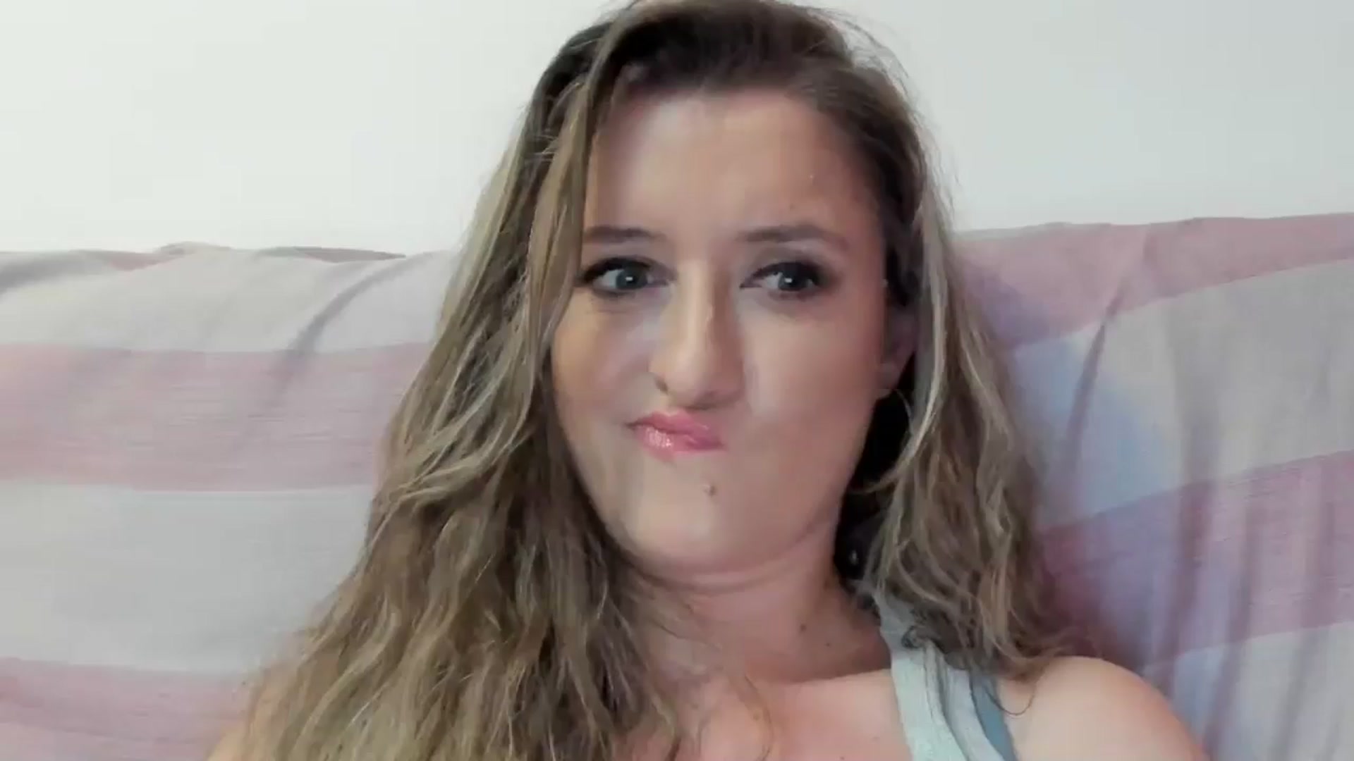 Gallery image thumbnail from BestDream's myfreecams stream on, 08/15/2024, 24:01 image 19 of 20