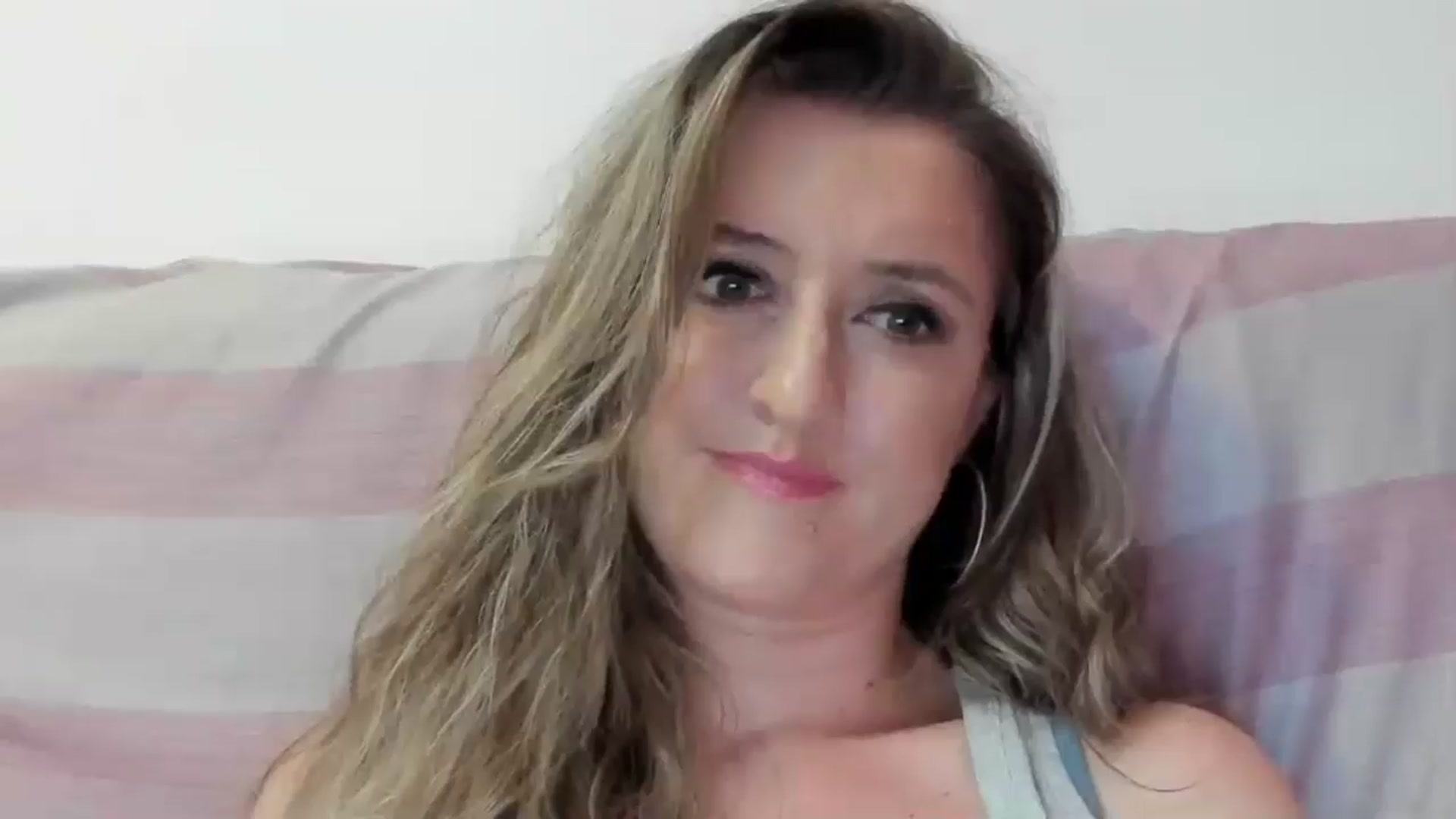 Gallery image thumbnail from BestDream's myfreecams stream on, 08/15/2024, 01:12 image 6 of 20