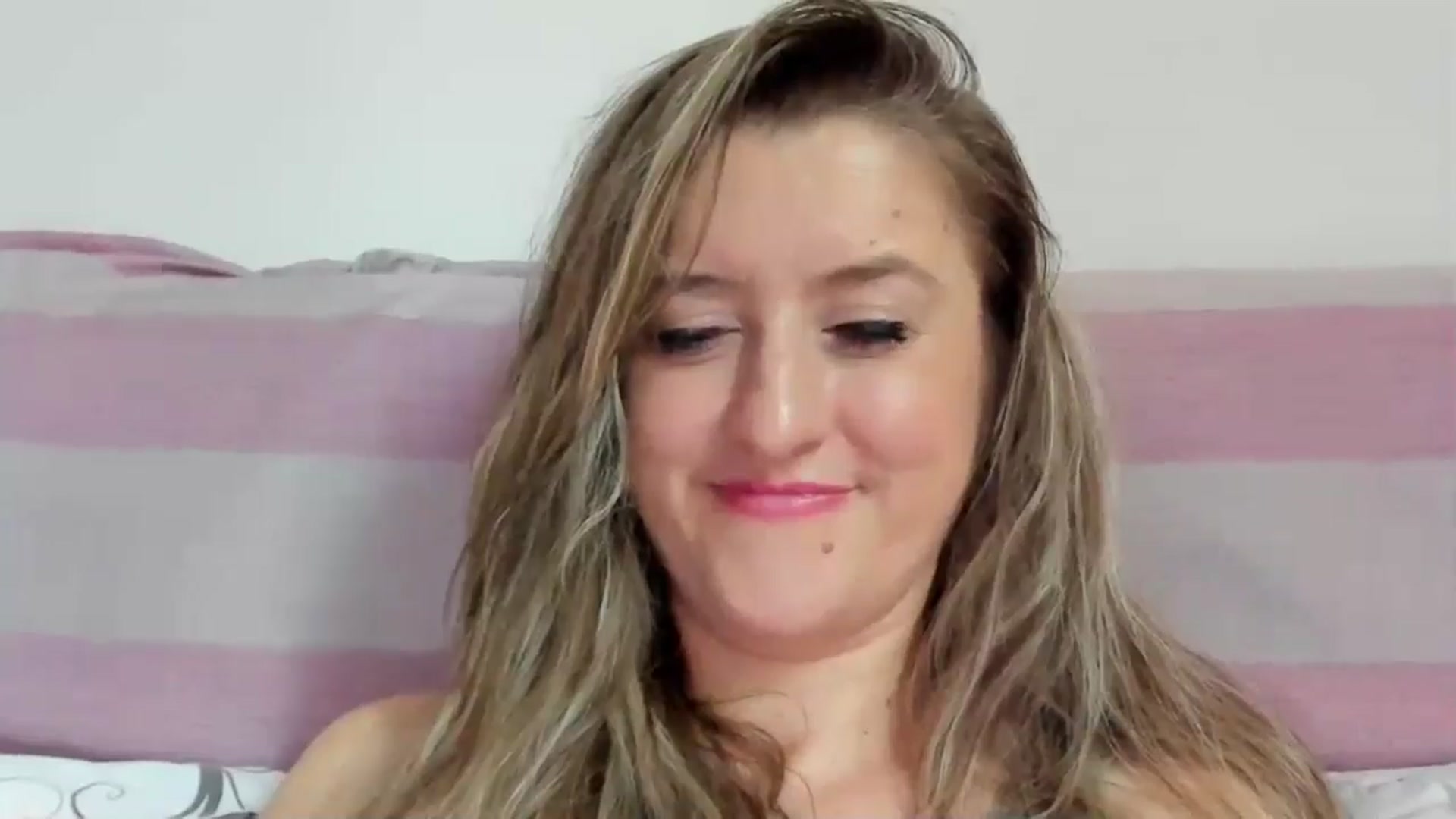 Gallery image thumbnail from BestDream's myfreecams stream on, 08/16/2024, 07:54 image 6 of 20
