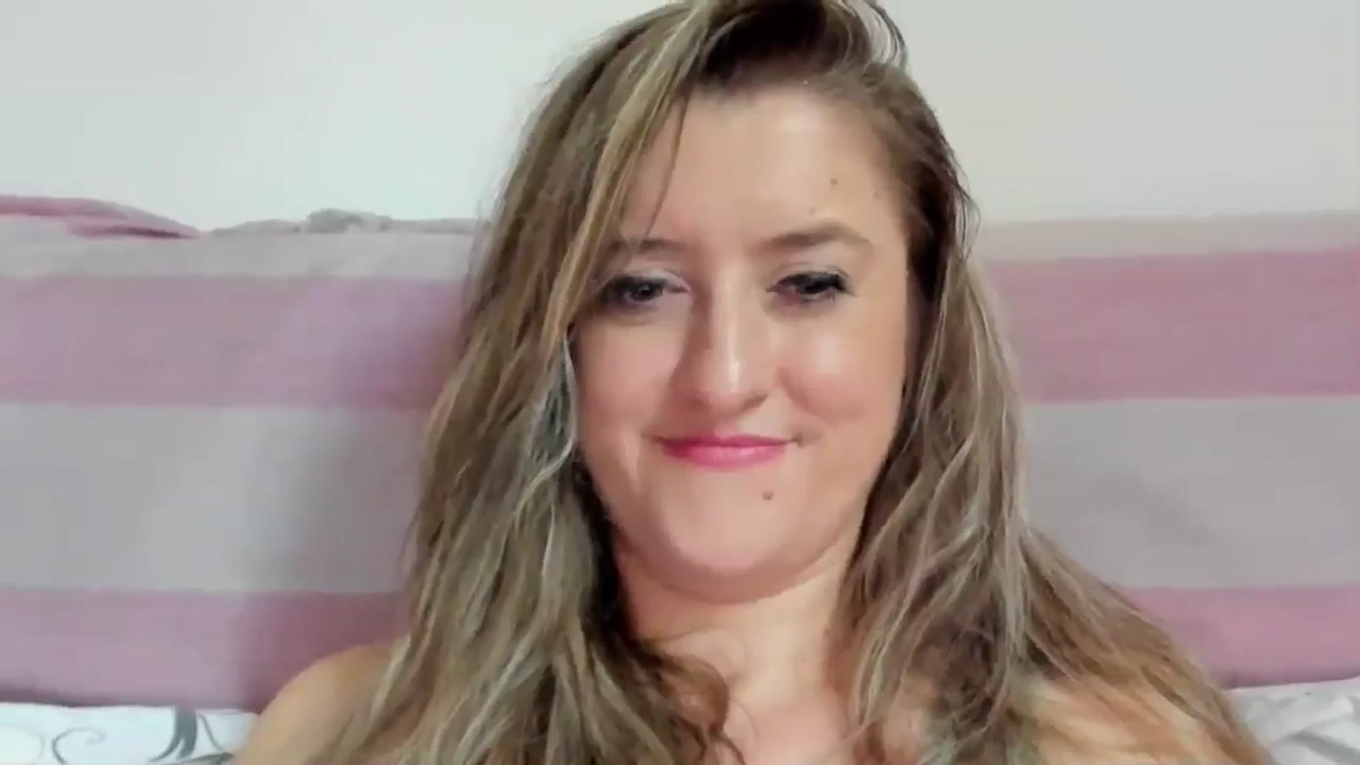 Gallery image thumbnail from BestDream's myfreecams stream on, 08/16/2024, 07:54 image 7 of 20
