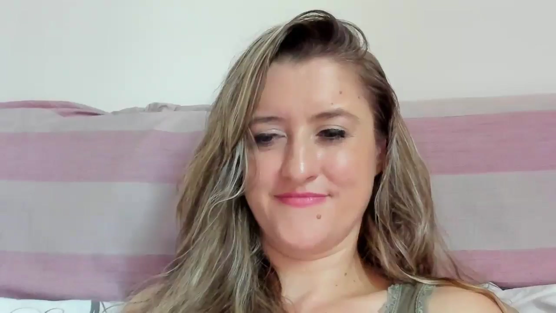Gallery image thumbnail from BestDream's myfreecams stream on, 08/16/2024, 07:54 image 17 of 20