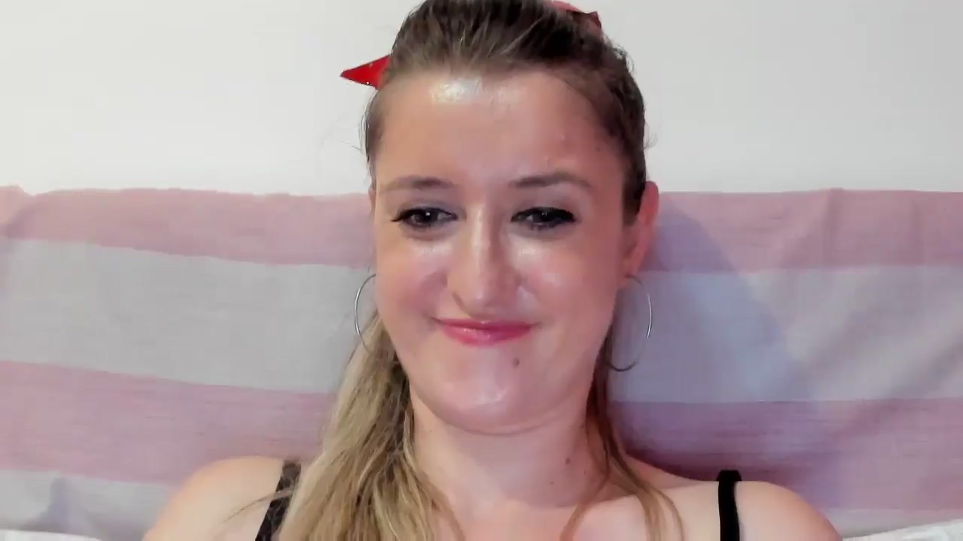 Gallery image thumbnail from BestDream's myfreecams stream on, 08/17/2024, 24:08 image 16 of 20