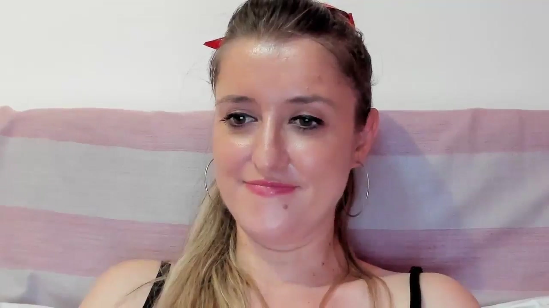 Gallery image thumbnail from BestDream's myfreecams stream on, 08/17/2024, 24:08 image 15 of 20