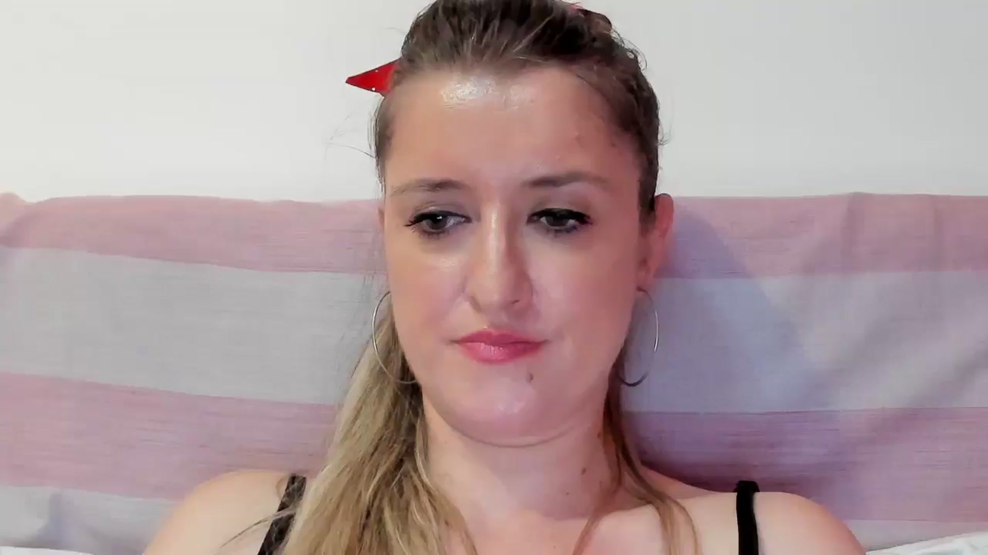 Gallery image thumbnail from BestDream's myfreecams stream on, 08/17/2024, 24:08 image 12 of 20