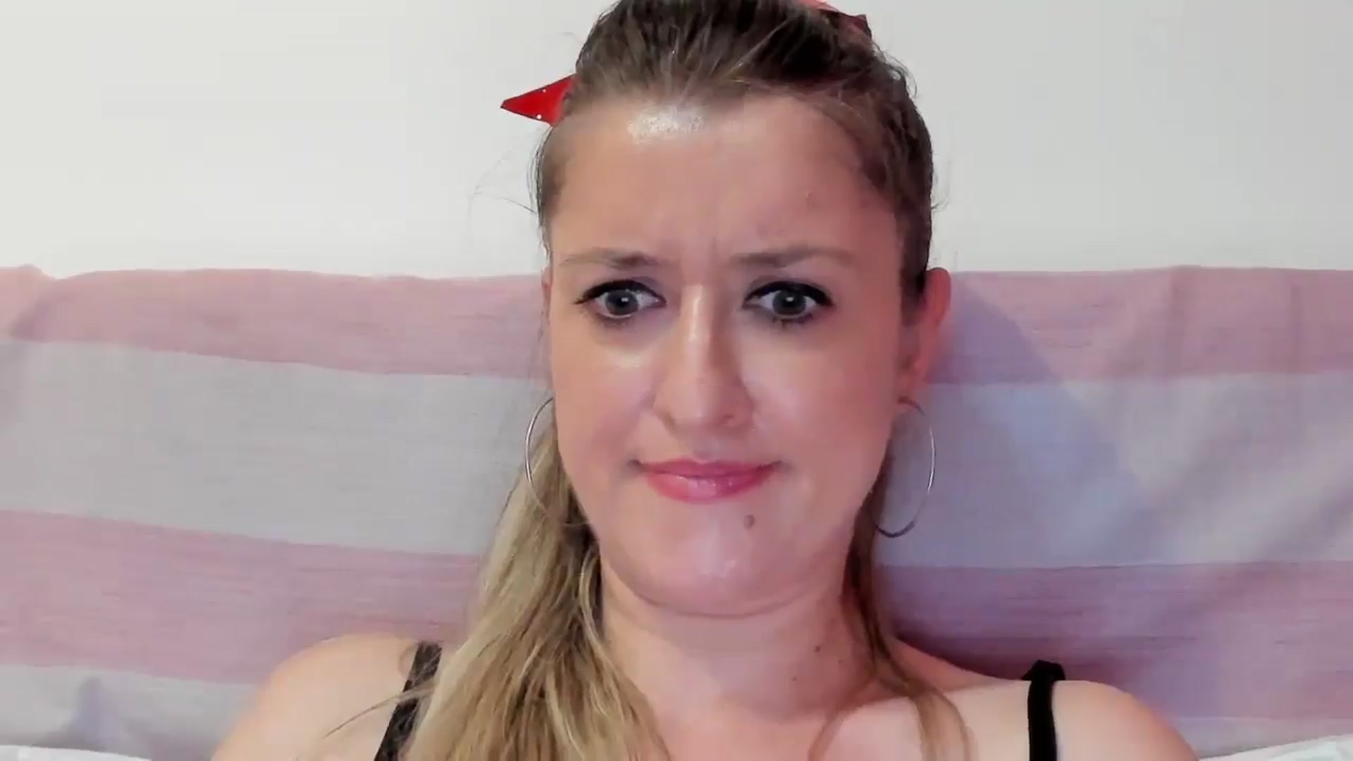 Gallery image thumbnail from BestDream's myfreecams stream on, 08/17/2024, 24:08 image 8 of 20