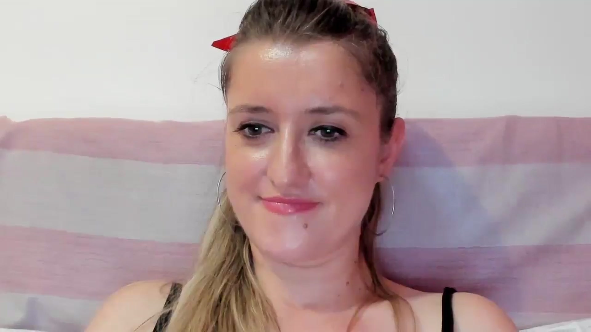 Gallery image thumbnail from BestDream's myfreecams stream on, 08/17/2024, 24:08 image 3 of 20