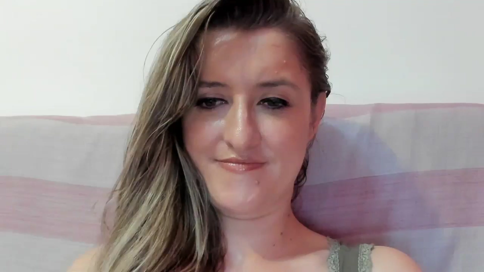 Gallery image thumbnail from BestDream's myfreecams stream on, 08/17/2024, 13:45 image 16 of 20