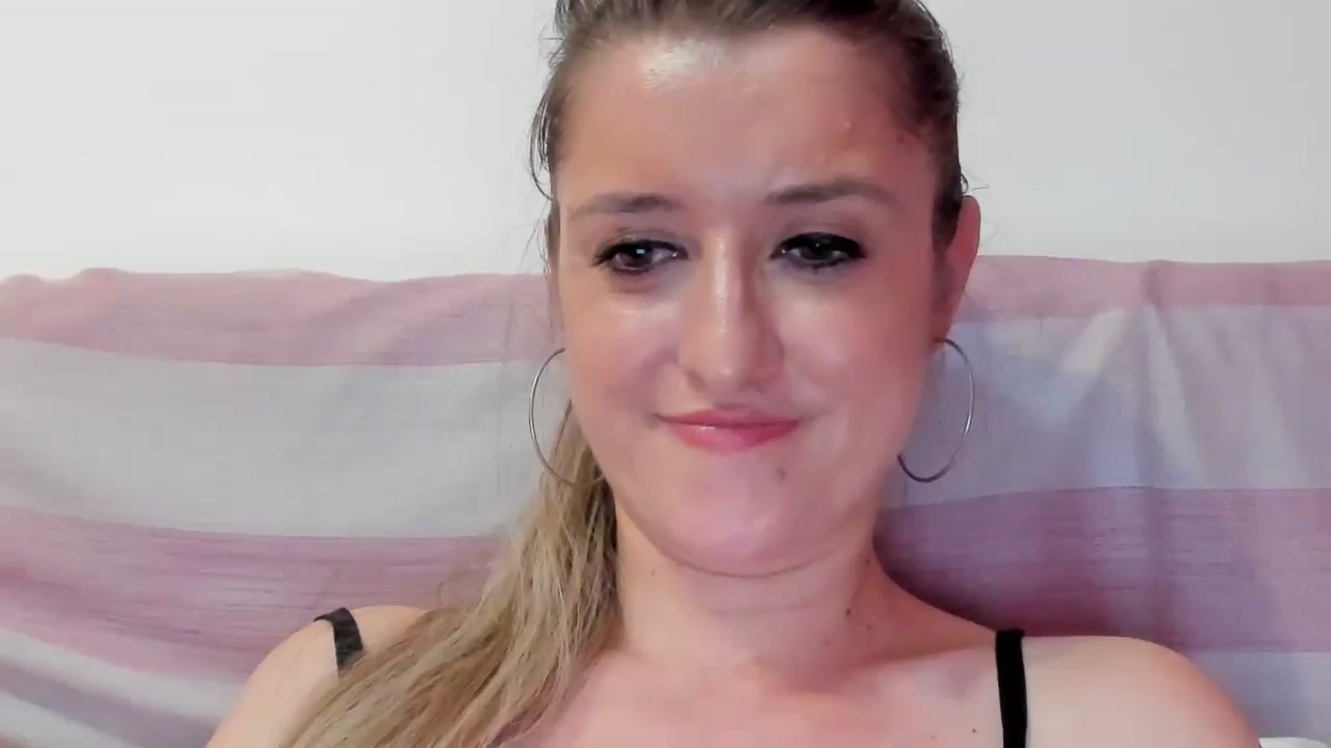Gallery image thumbnail from BestDream's myfreecams stream on, 08/17/2024, 21:09 image 3 of 20