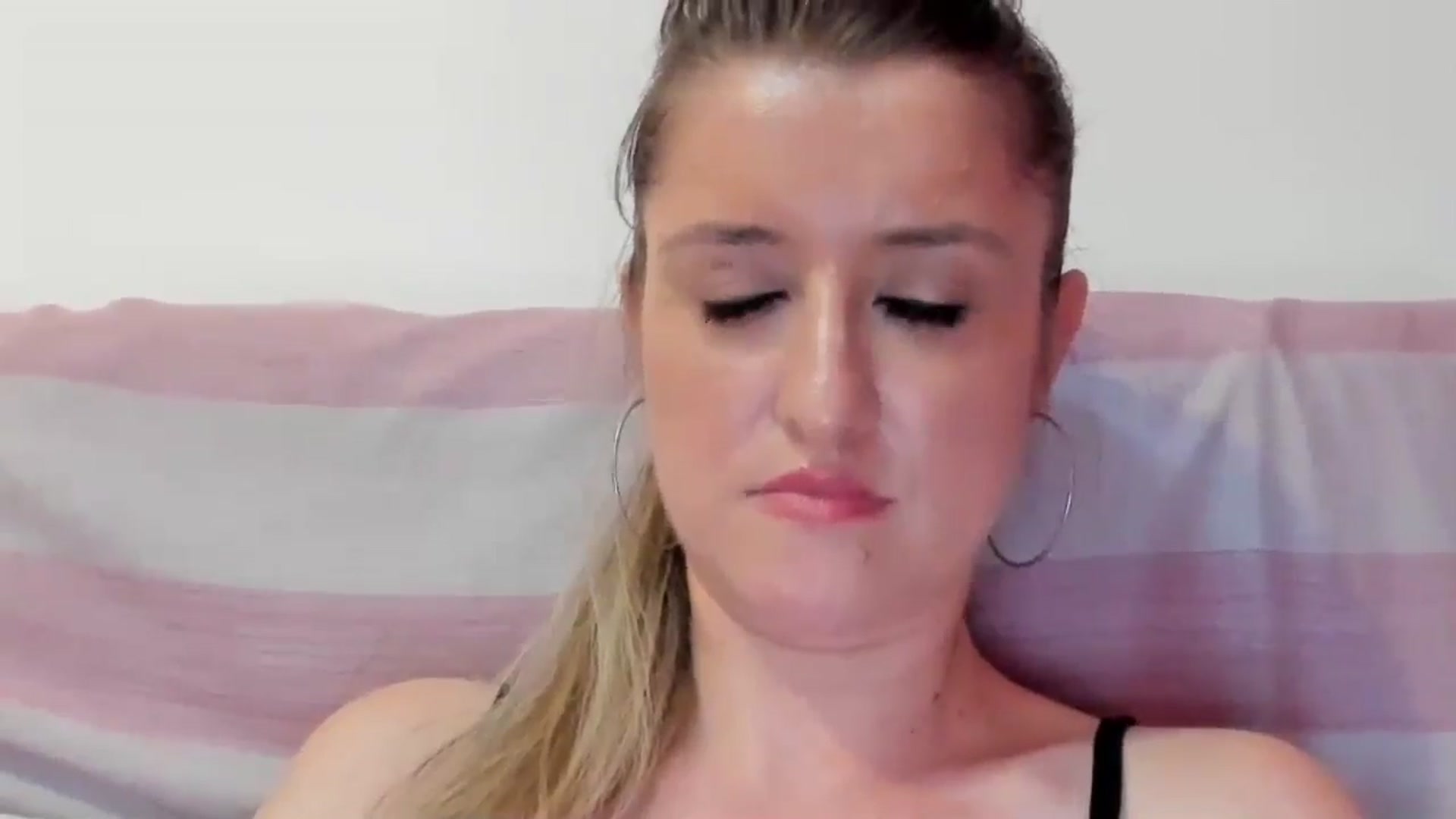 Gallery image thumbnail from BestDream's myfreecams stream on, 08/17/2024, 21:09 image 6 of 20