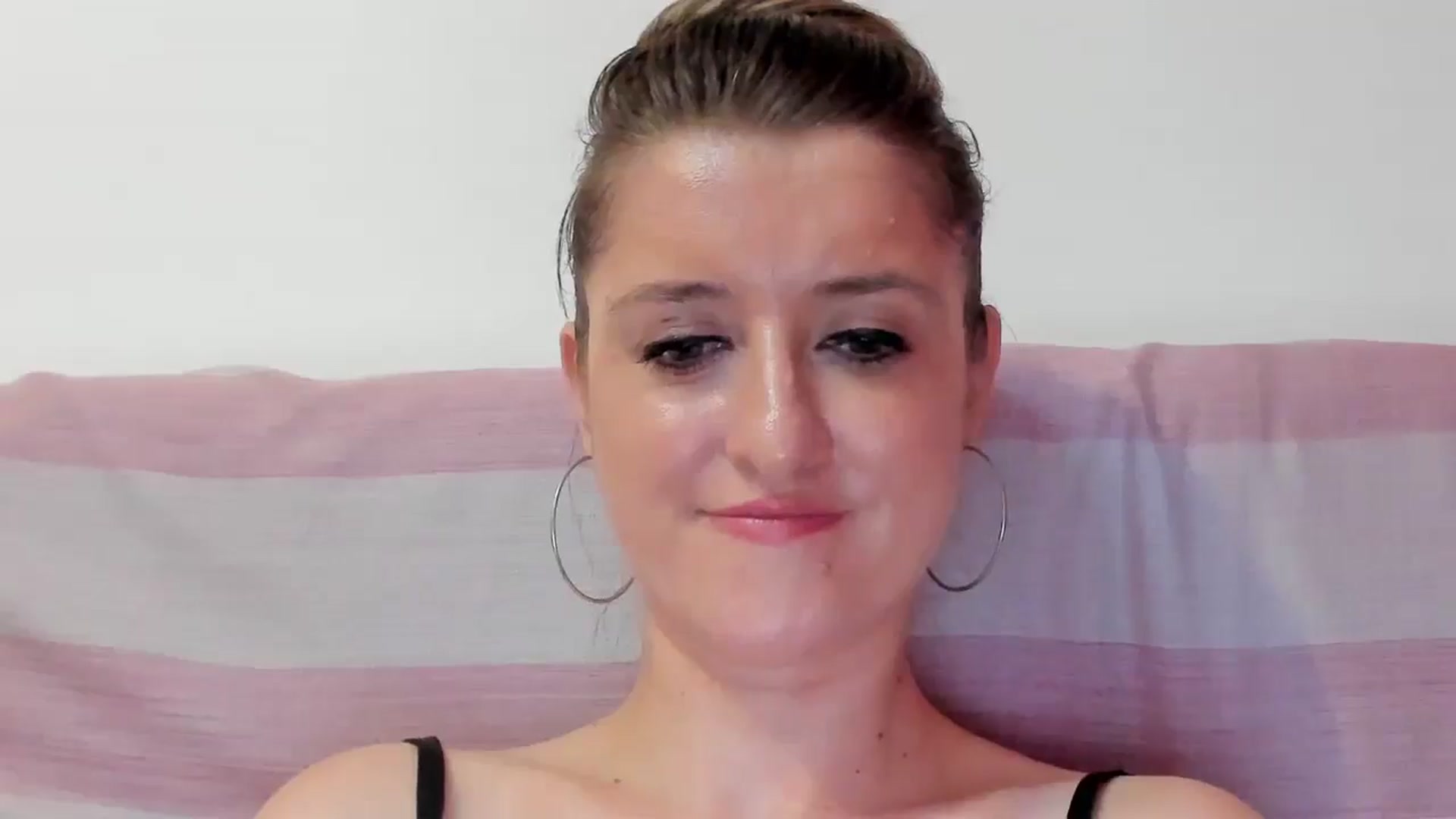 Gallery image thumbnail from BestDream's myfreecams stream on, 08/17/2024, 22:07 image 14 of 20