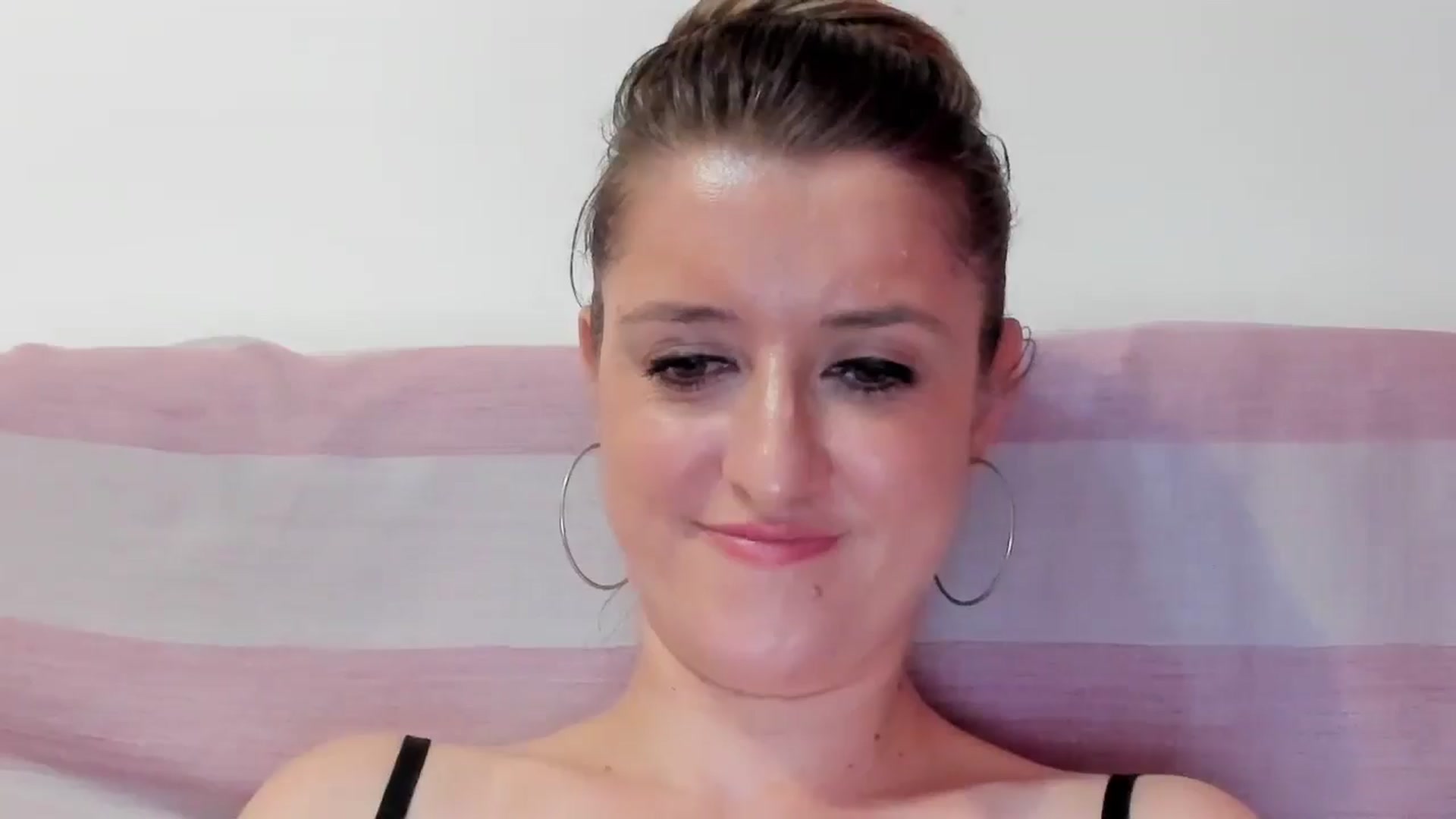Gallery image thumbnail from BestDream's myfreecams stream on, 08/17/2024, 22:46 image 11 of 20