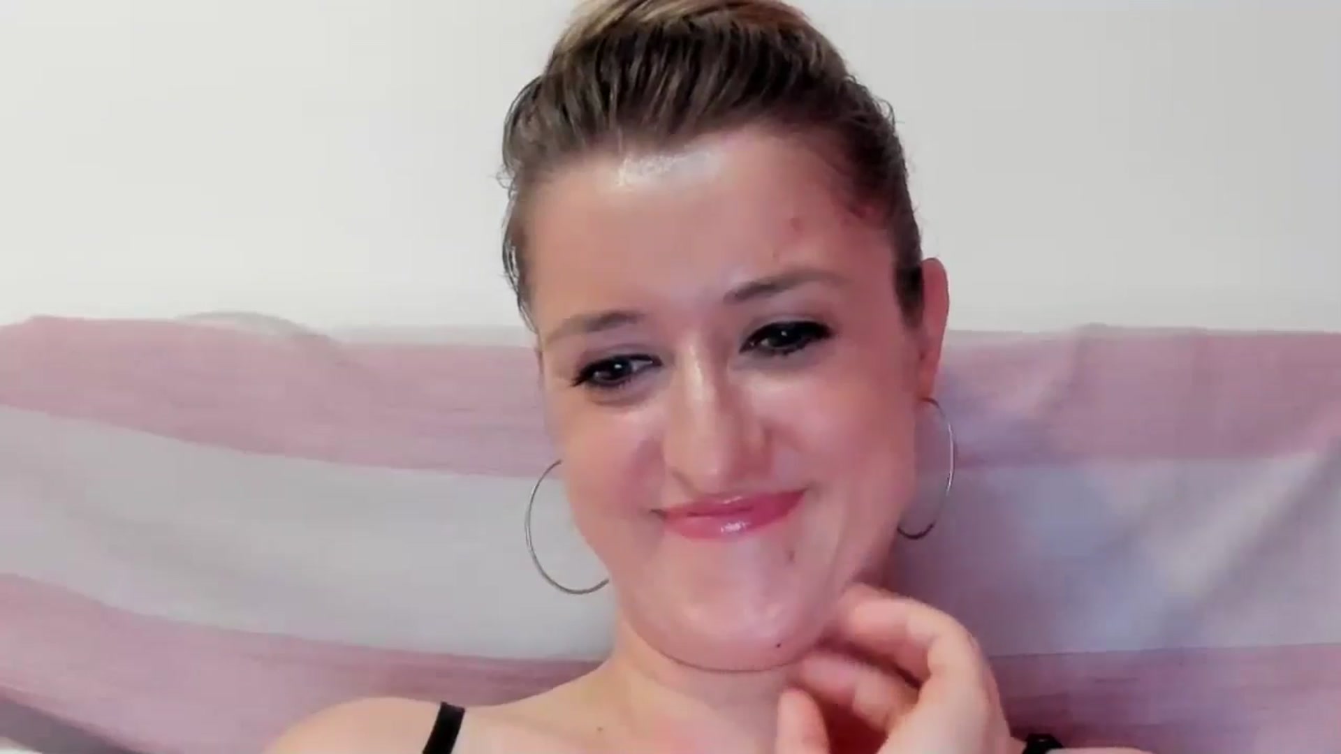 Gallery image thumbnail from BestDream's myfreecams stream on, 08/18/2024, 02:05 image 10 of 20