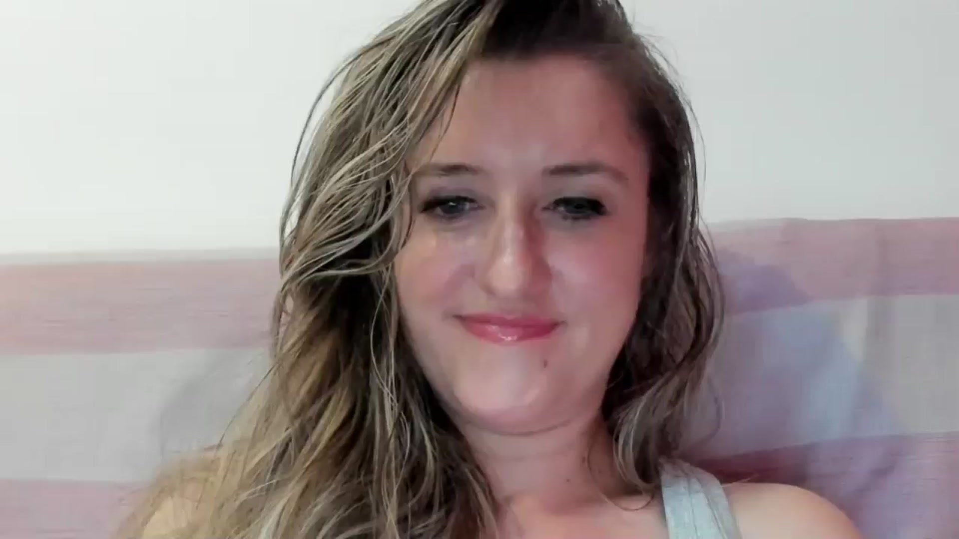 Gallery image thumbnail from BestDream's myfreecams stream on, 08/20/2024, 22:41 image 3 of 20