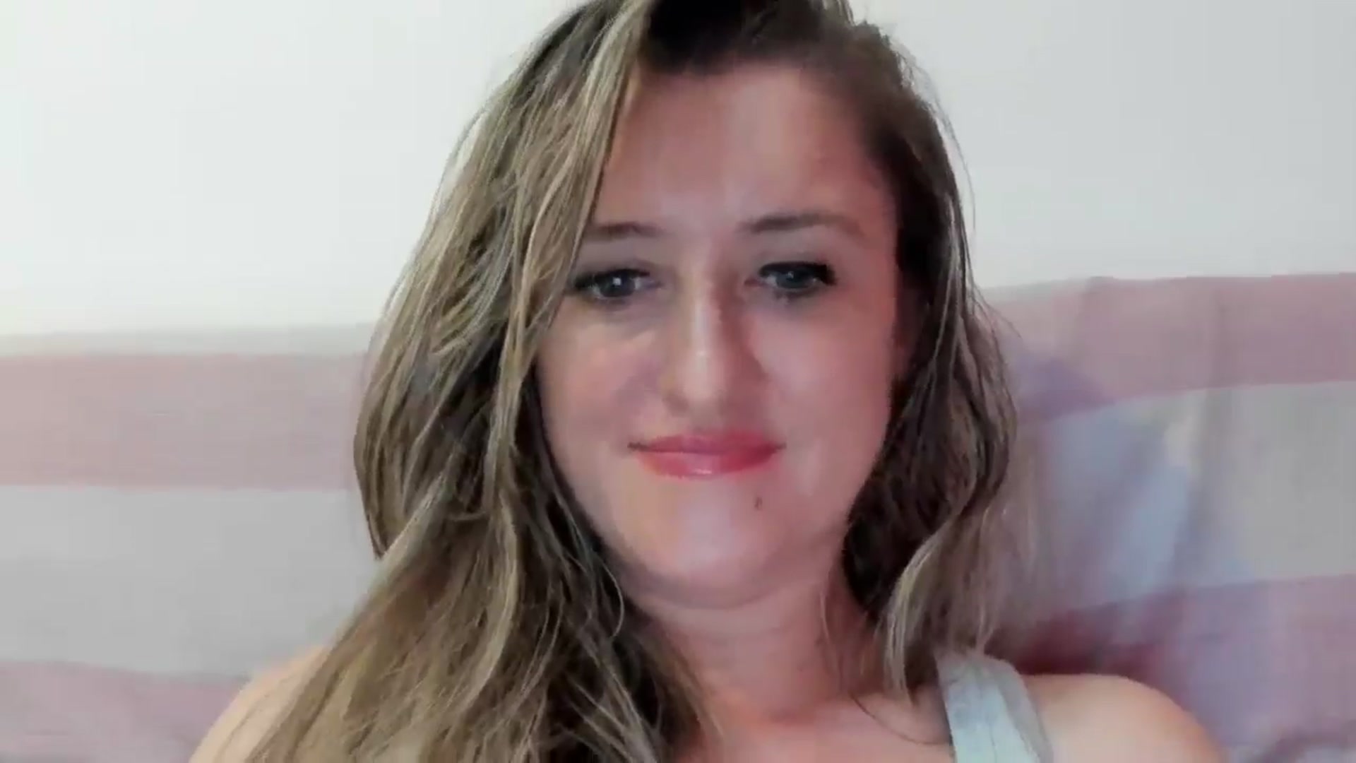 Gallery image thumbnail from BestDream's myfreecams stream on, 08/20/2024, 22:41 image 10 of 20