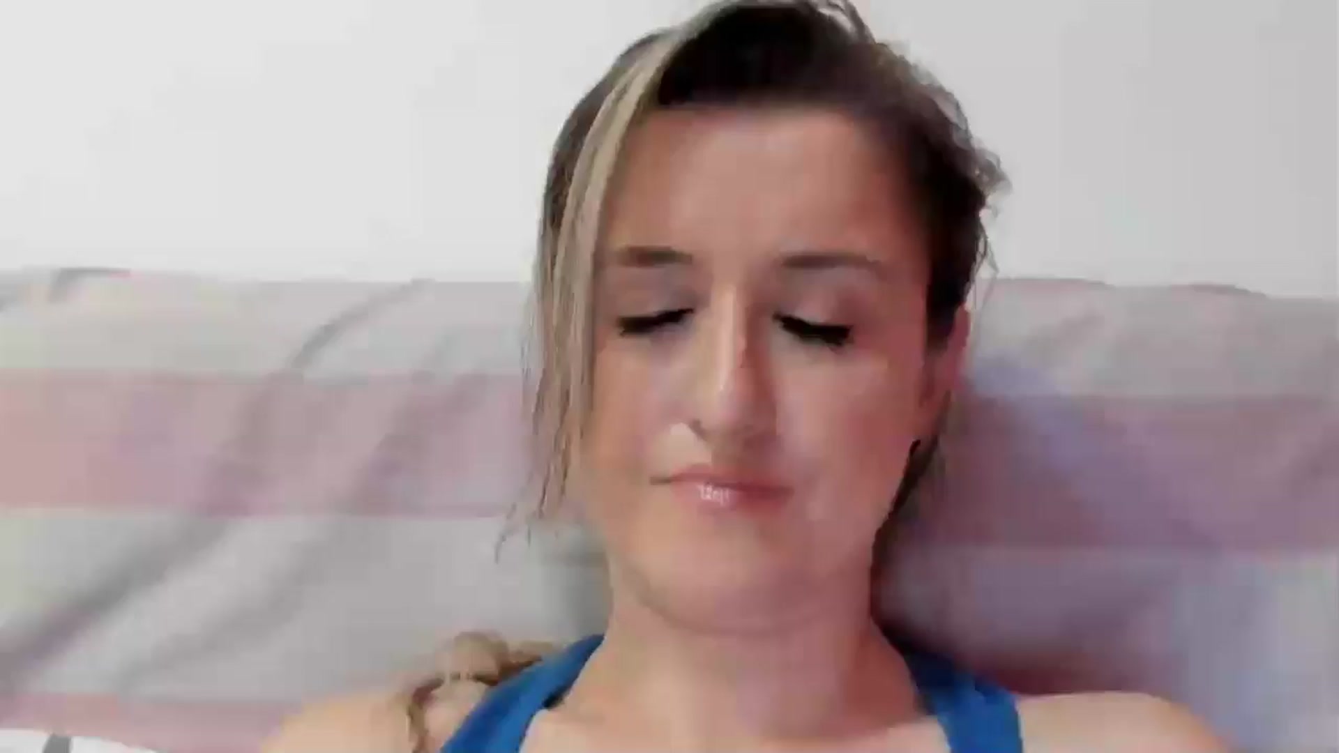 Gallery image thumbnail from BestDream's myfreecams stream on, 08/22/2024, 24:00 image 16 of 20