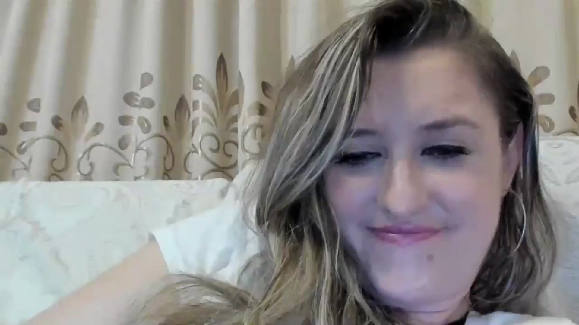 Gallery image thumbnail from BestDream's myfreecams stream on, 08/22/2024, 23:15 image 16 of 20