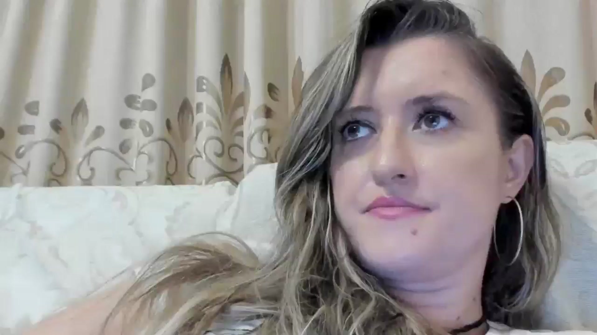 Gallery image thumbnail from BestDream's myfreecams stream on, 08/22/2024, 23:15 image 4 of 20