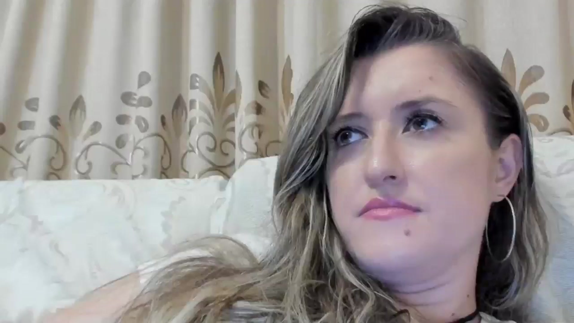 Gallery image thumbnail from BestDream's myfreecams stream on, 08/22/2024, 23:15 image 7 of 20