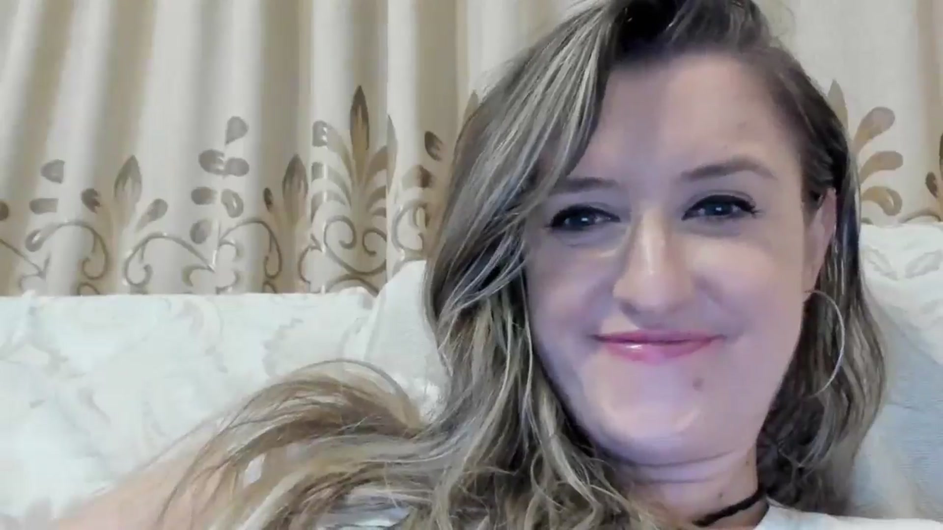 Gallery image thumbnail from BestDream's myfreecams stream on, 08/22/2024, 23:15 image 3 of 20