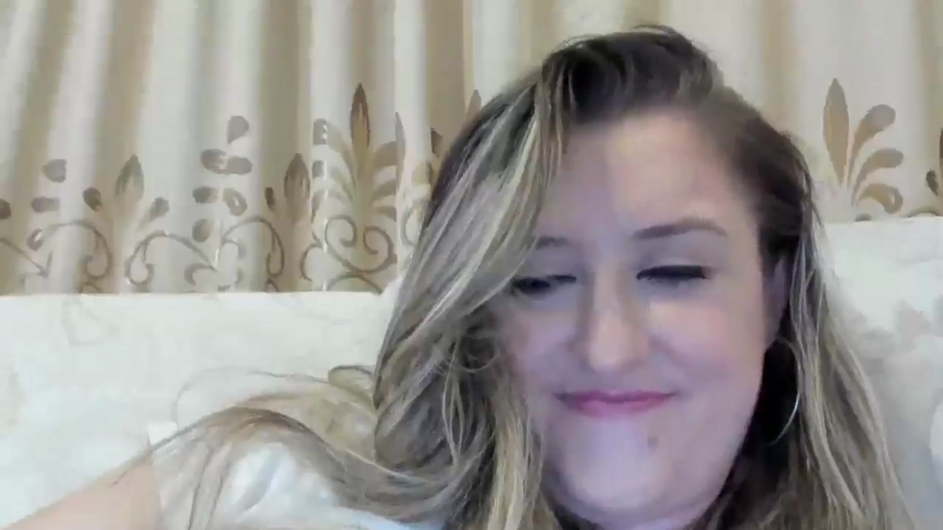Gallery image thumbnail from BestDream's myfreecams stream on, 08/23/2024, 24:12 image 17 of 20