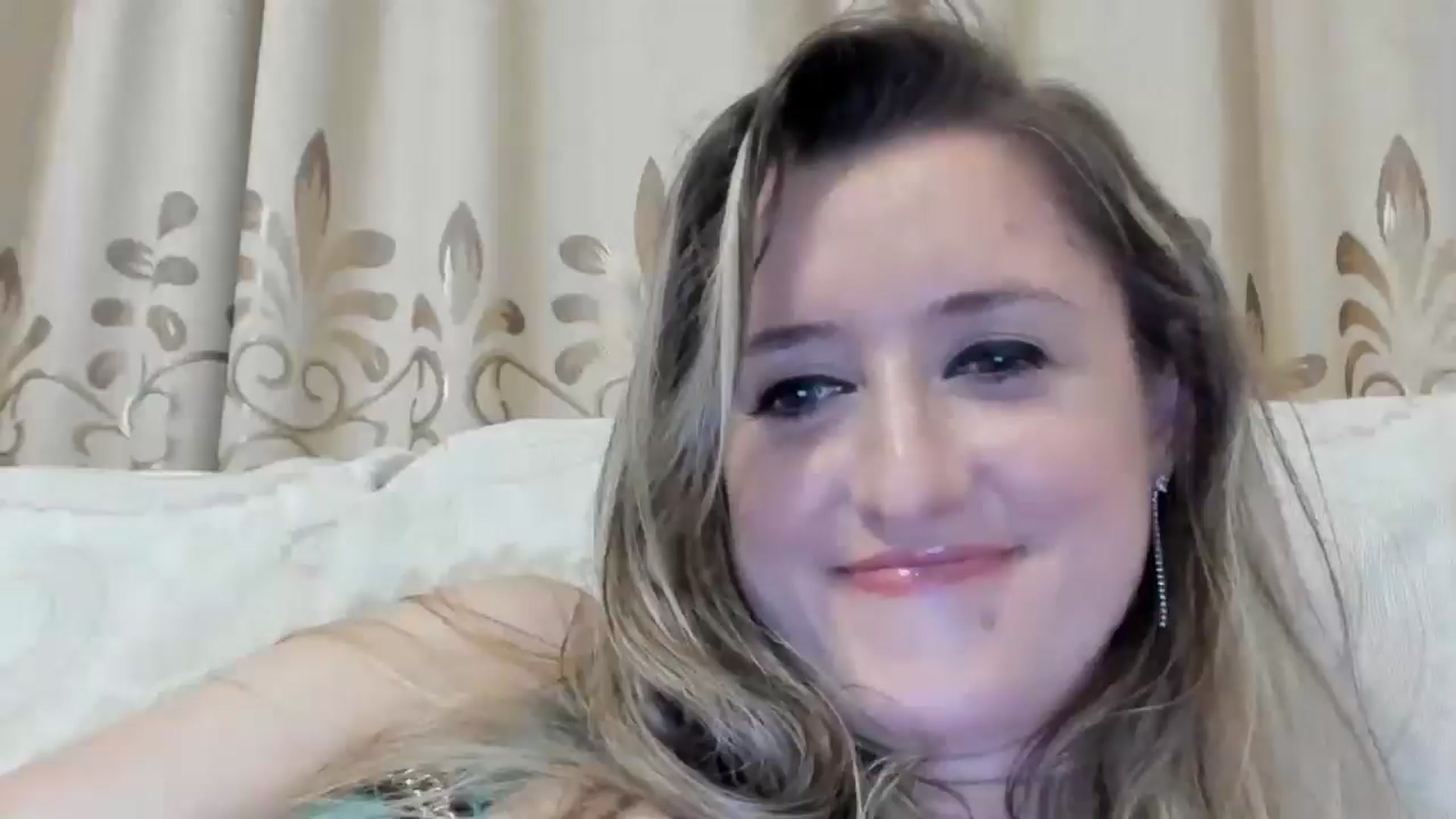 Gallery image thumbnail from BestDream's myfreecams stream on, 08/25/2024, 23:57 image 9 of 20