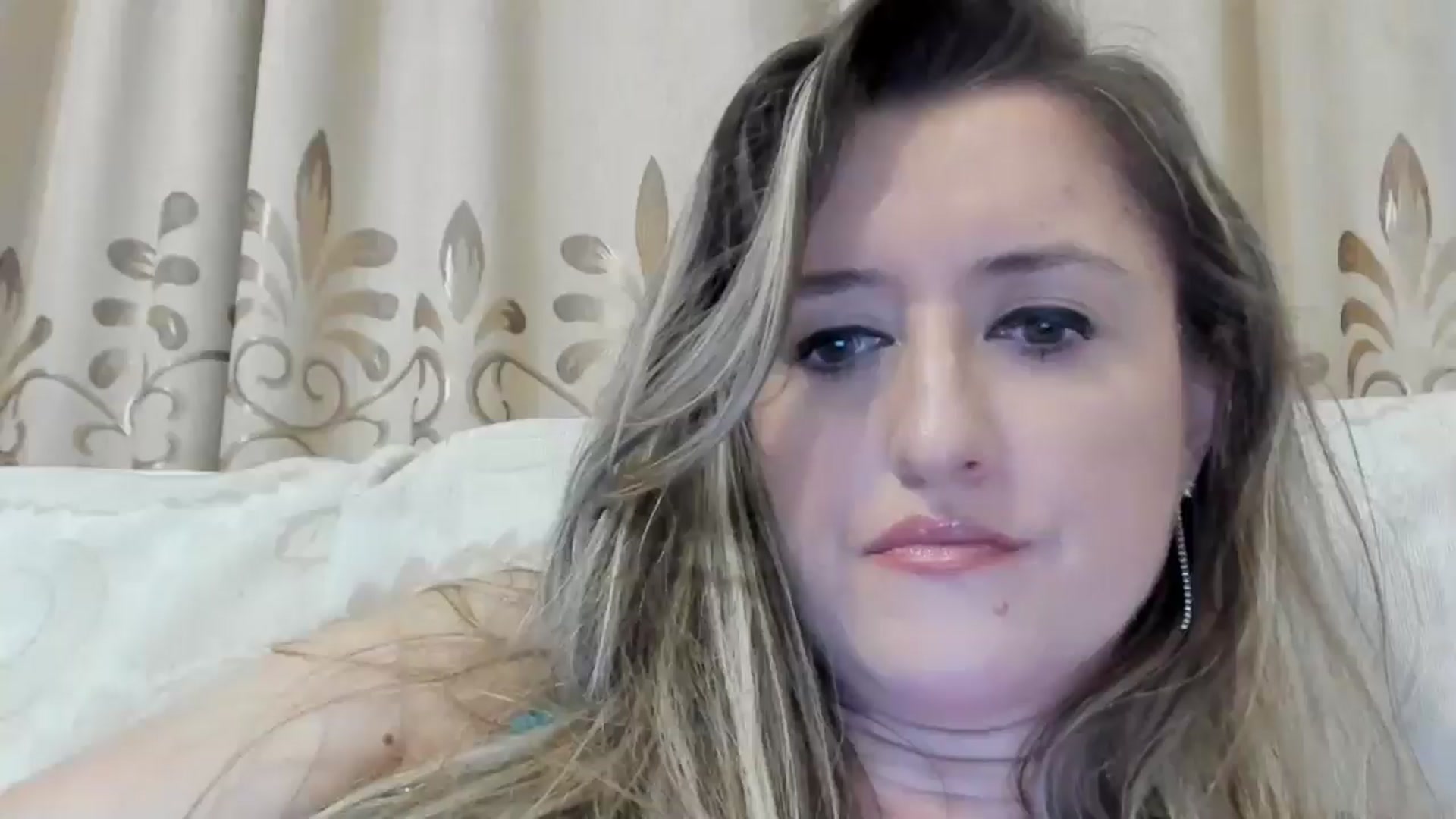 Gallery image thumbnail from BestDream's myfreecams stream on, 08/25/2024, 23:57 image 1 of 20