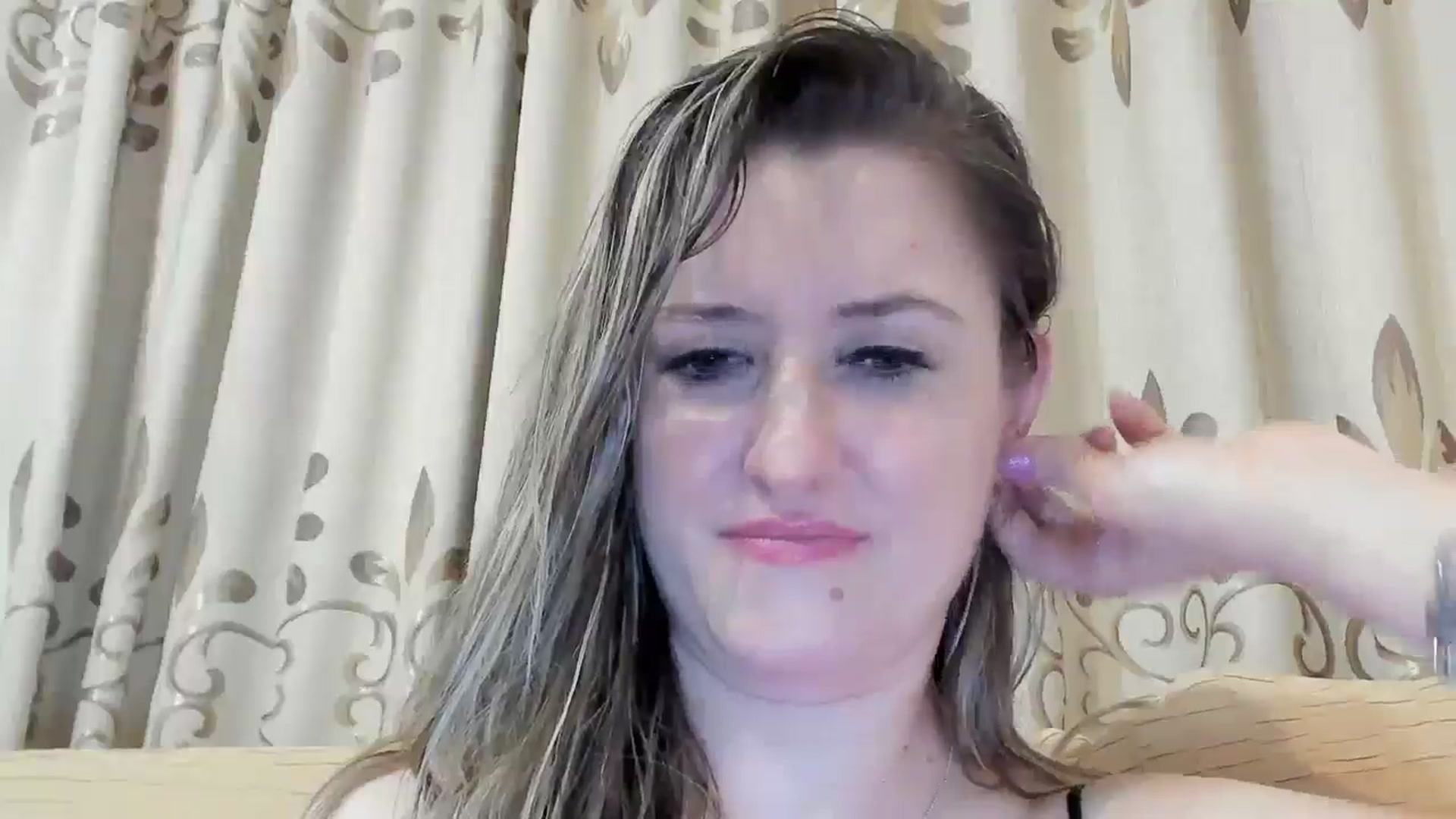 Gallery image thumbnail from BestDream's myfreecams stream on, 09/21/2024, 02:06 image 15 of 20