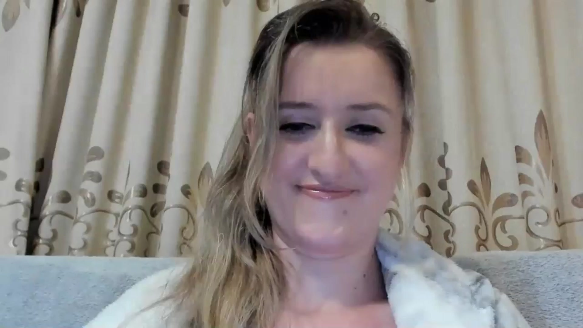 Gallery image thumbnail from BestDream's myfreecams stream on, 10/14/2024, 16:40 image 6 of 20