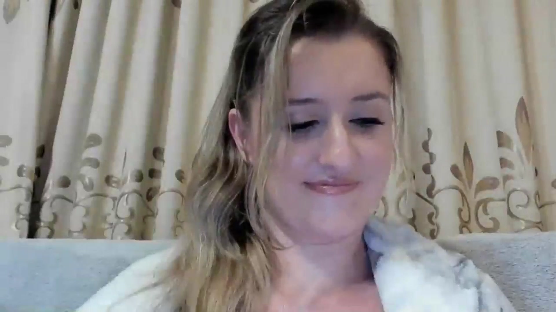 Gallery image thumbnail from BestDream's myfreecams stream on, 10/14/2024, 16:40 image 9 of 20