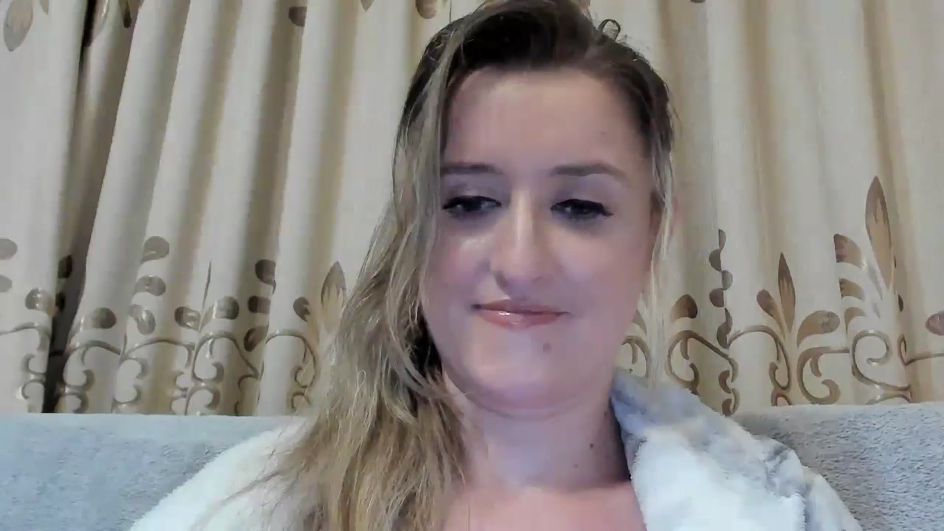 Gallery image thumbnail from BestDream's myfreecams stream on, 10/14/2024, 16:40 image 3 of 20