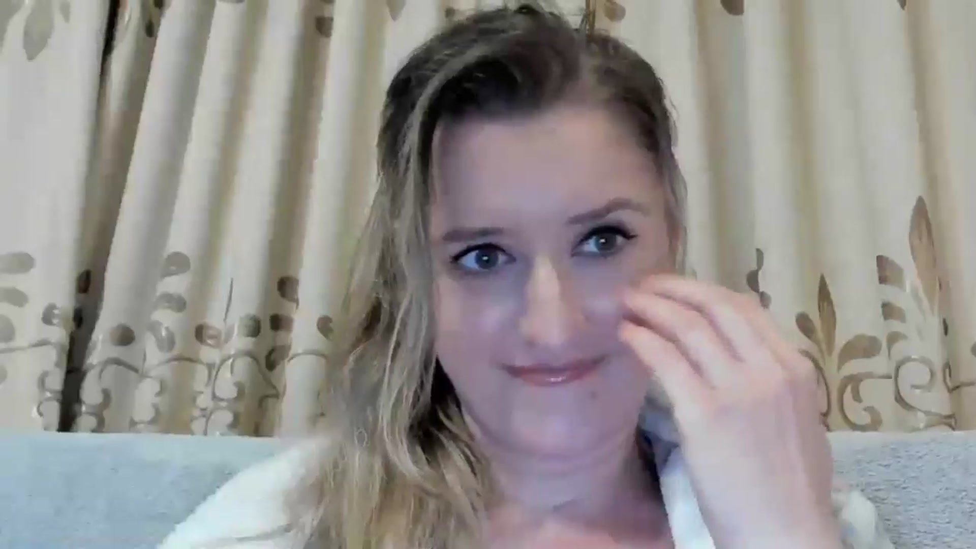 Gallery image thumbnail from BestDream's myfreecams stream on, 10/14/2024, 16:40 image 14 of 20