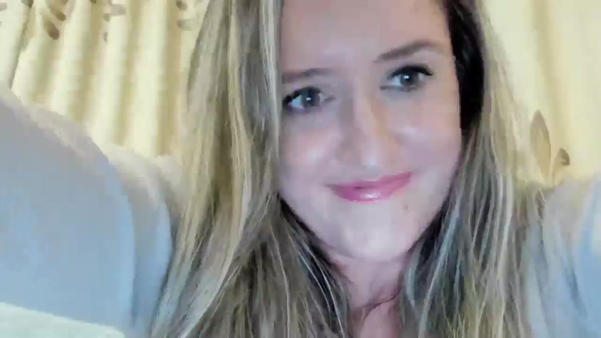 Gallery image thumbnail from BestDream's myfreecams stream on, 10/16/2024, 21:15 image 6 of 20