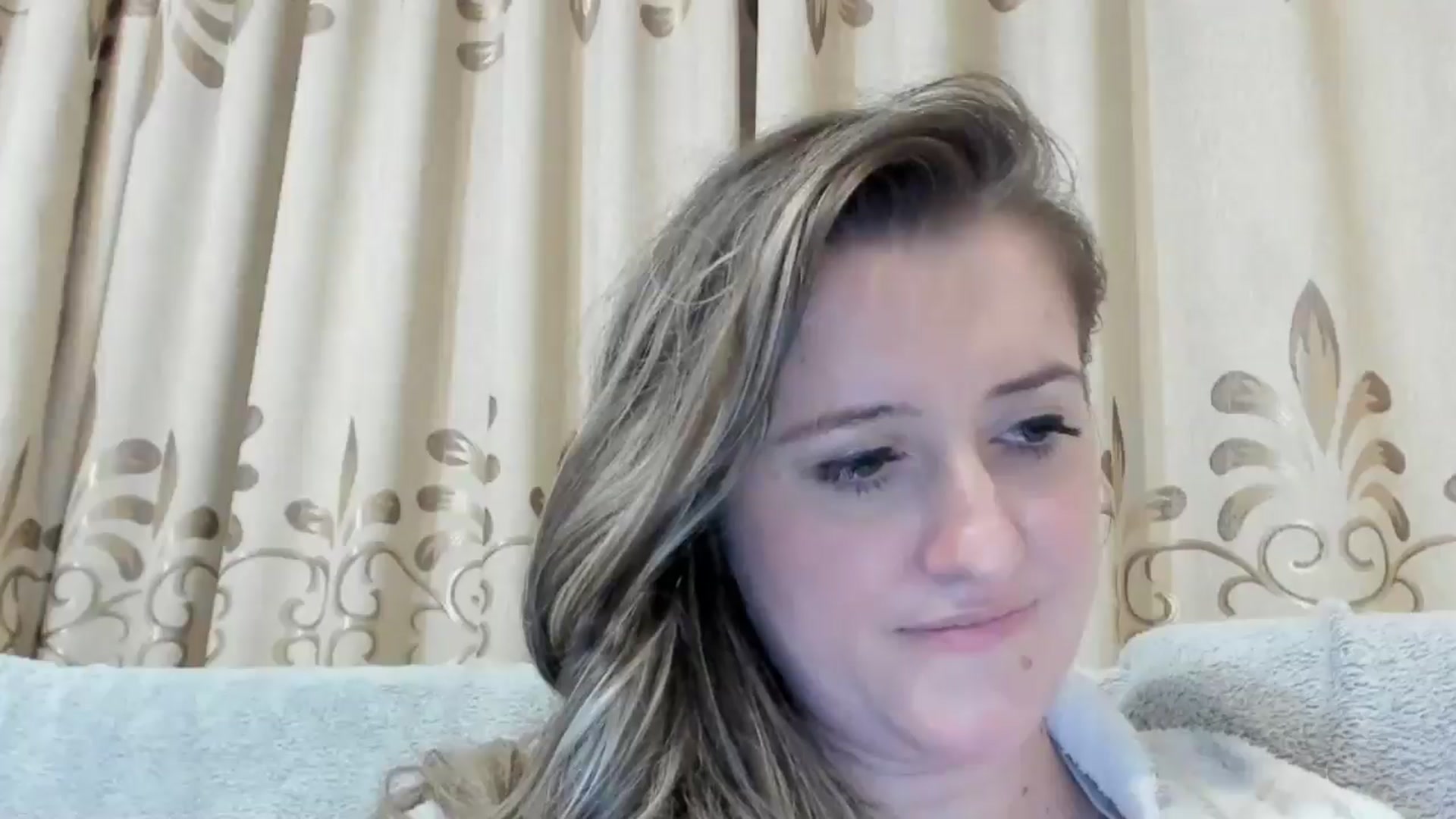 Gallery image thumbnail from BestDream's myfreecams stream on, 10/18/2024, 21:23 image 12 of 20
