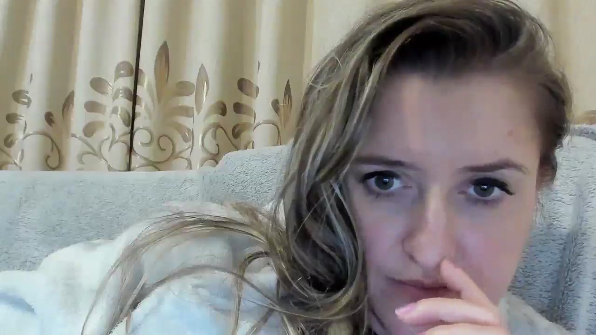 Gallery image thumbnail from BestDream's myfreecams stream on, 10/18/2024, 22:02 image 10 of 20